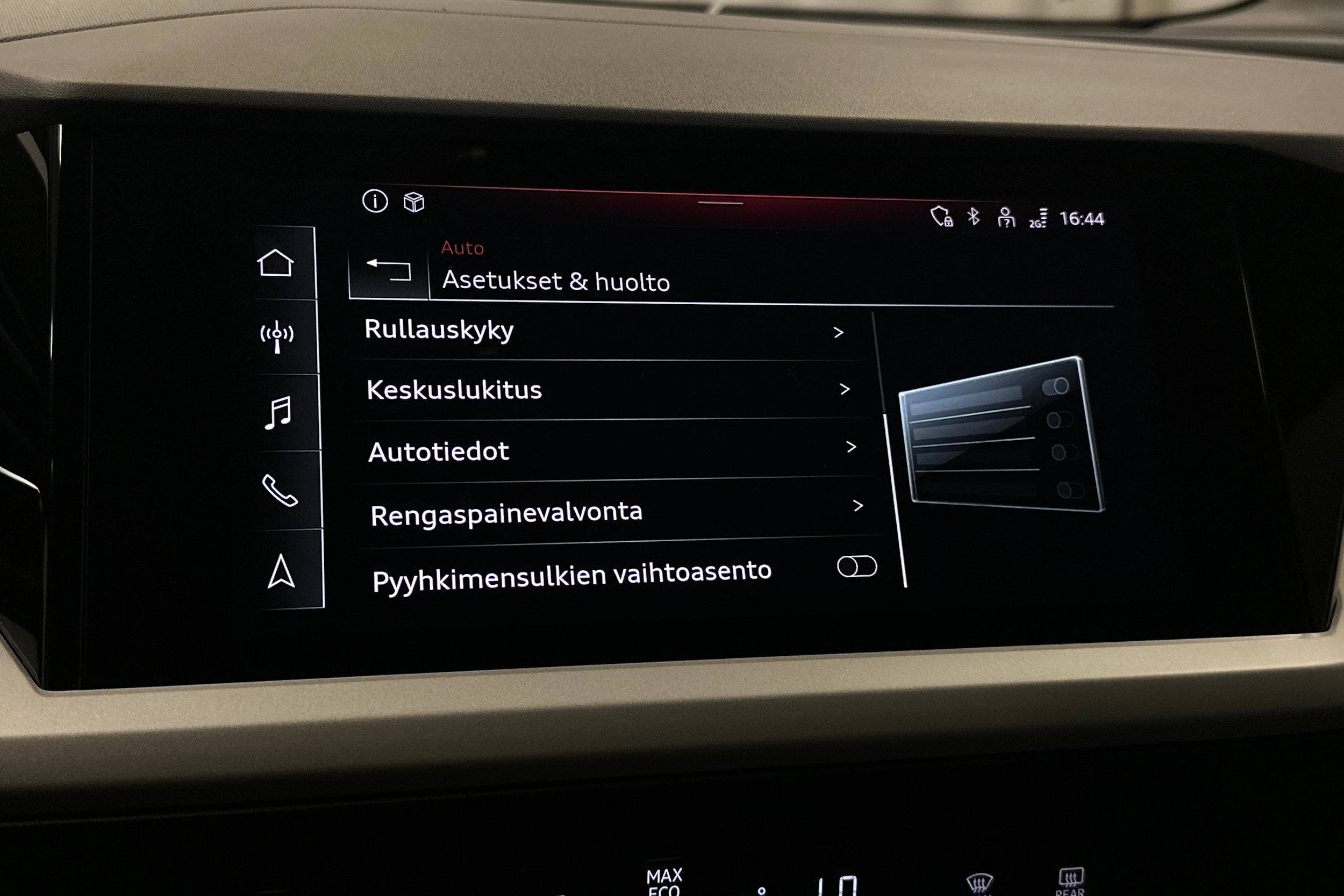 musta Audi Q4 e-tron 2024 kuva 28.