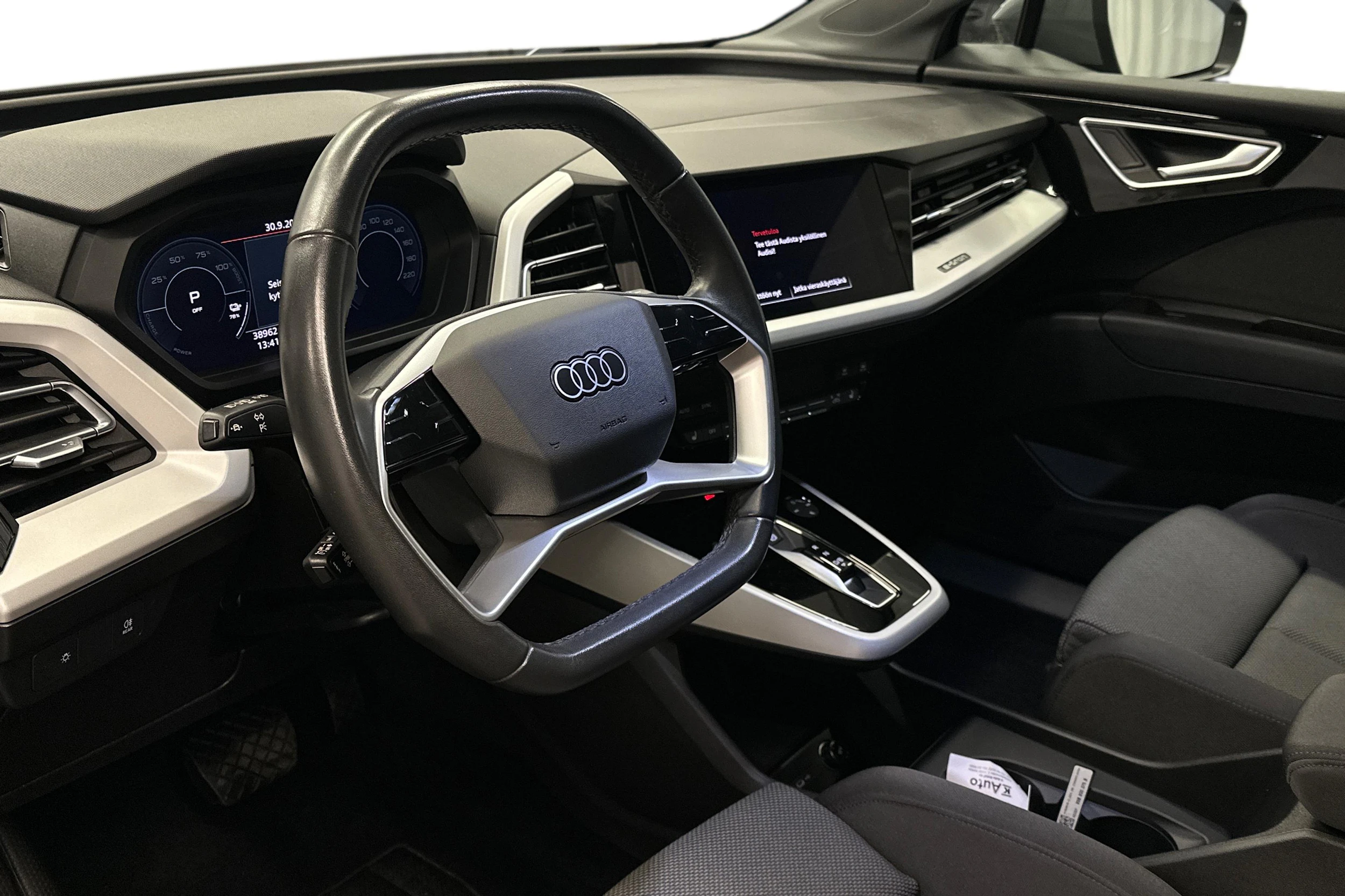 harmaa Audi Q4 e-tron 2024 kuva 6.