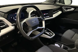 harmaa Audi Q4 e-tron 2024 kuva 6.