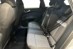 harmaa Audi Q4 e-tron 2024 kuva 8.