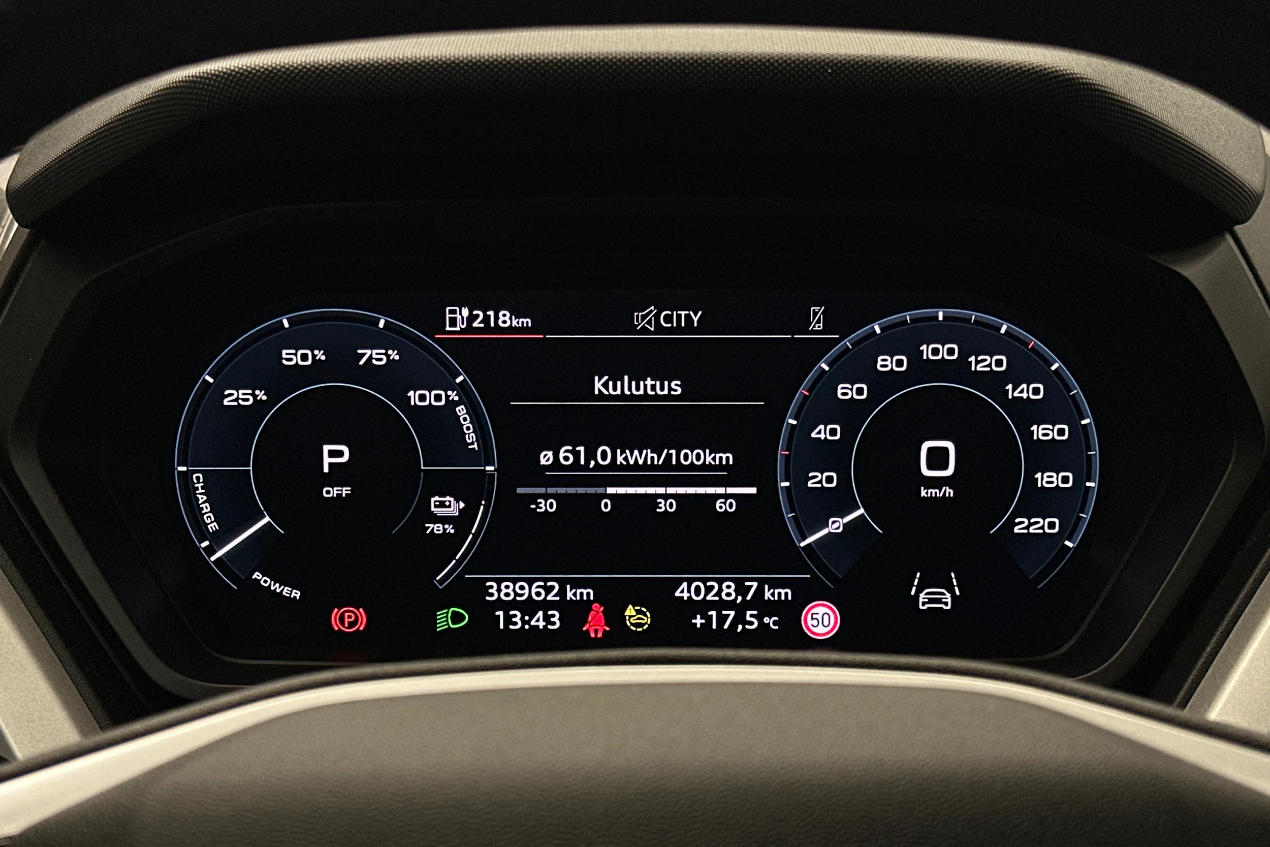 harmaa Audi Q4 e-tron 2024 kuva 13.