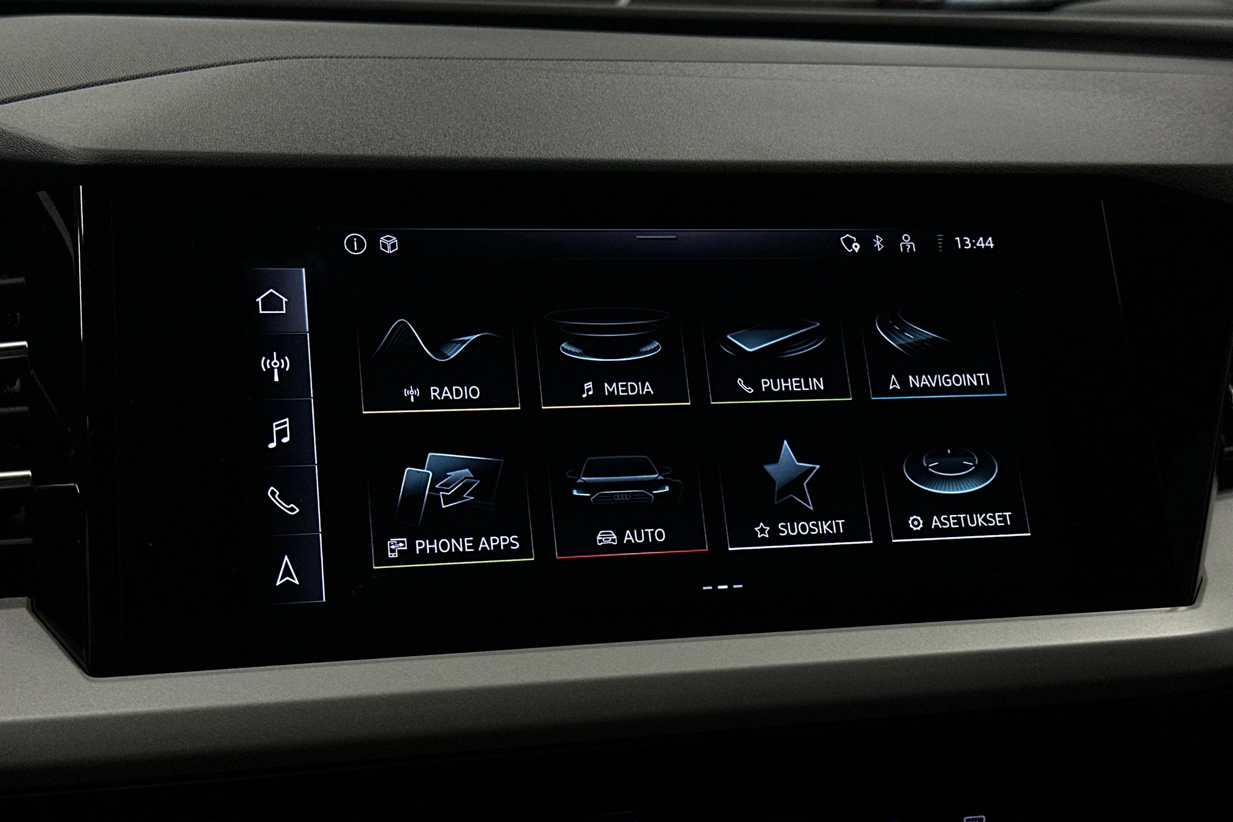 harmaa Audi Q4 e-tron 2024 kuva 16.