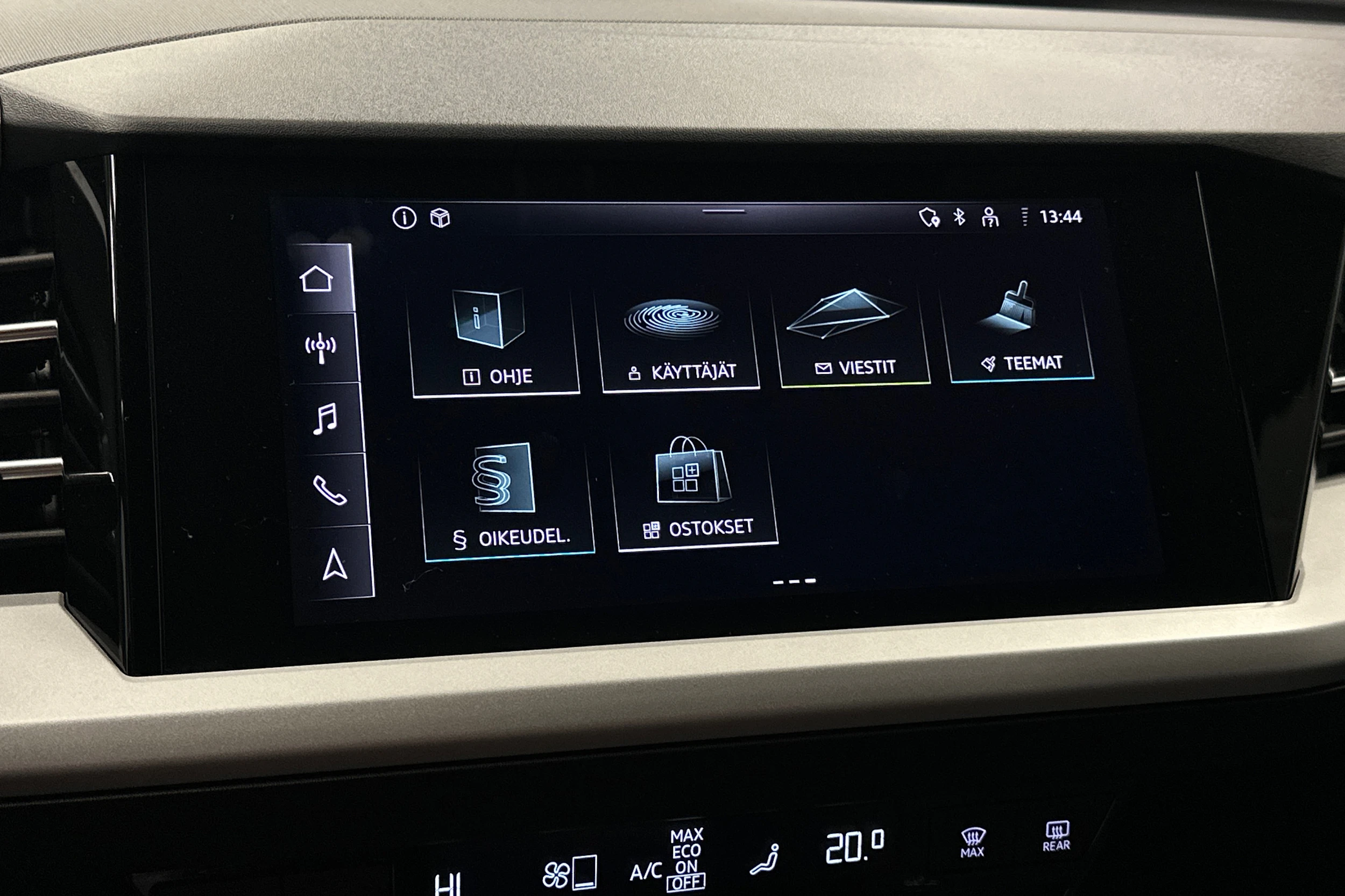 harmaa Audi Q4 e-tron 2024 kuva 17.
