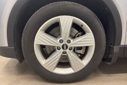 harmaa Audi Q4 e-tron 2024 kuva 11.