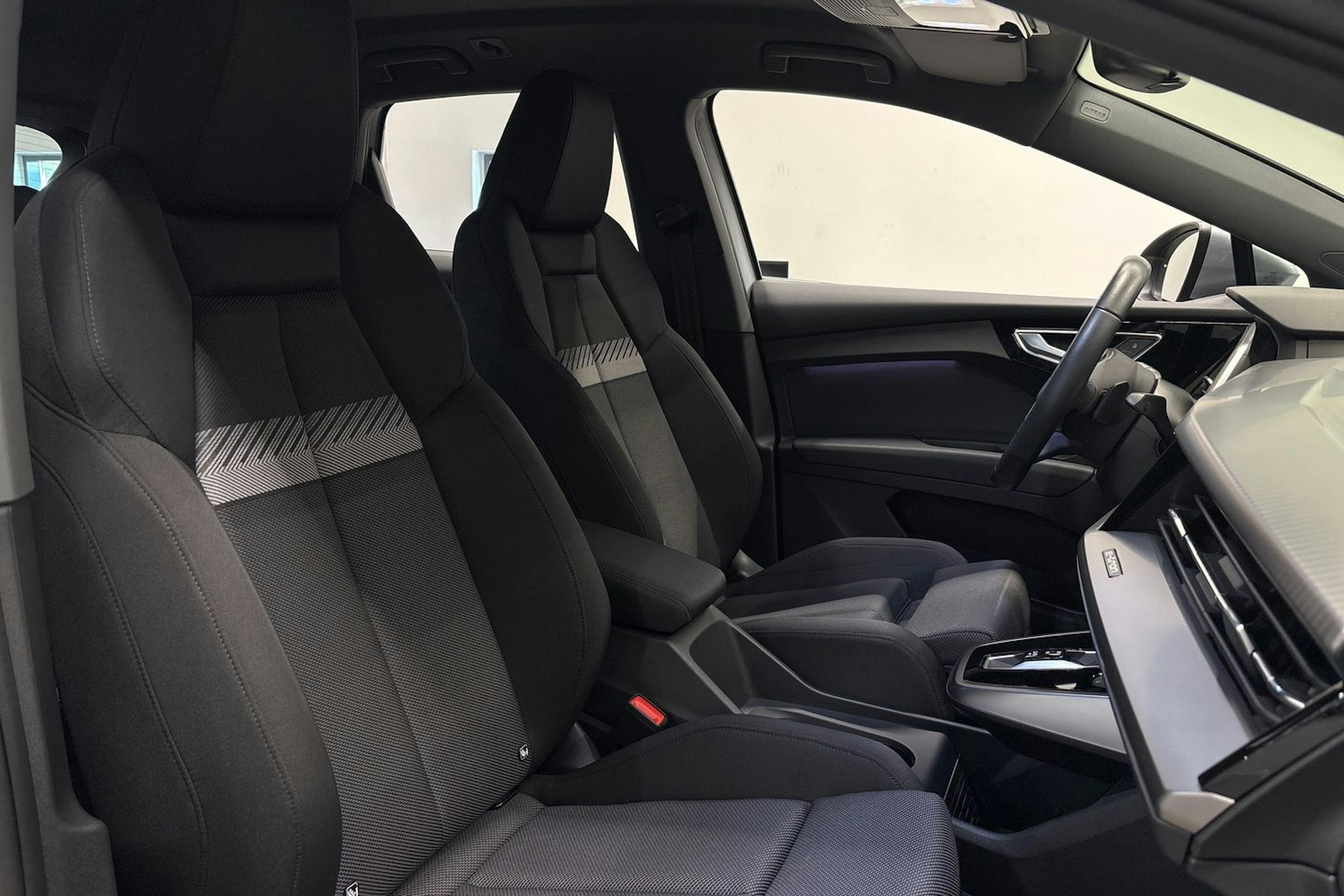 harmaa Audi Q4 e-tron 2024 kuva 14.