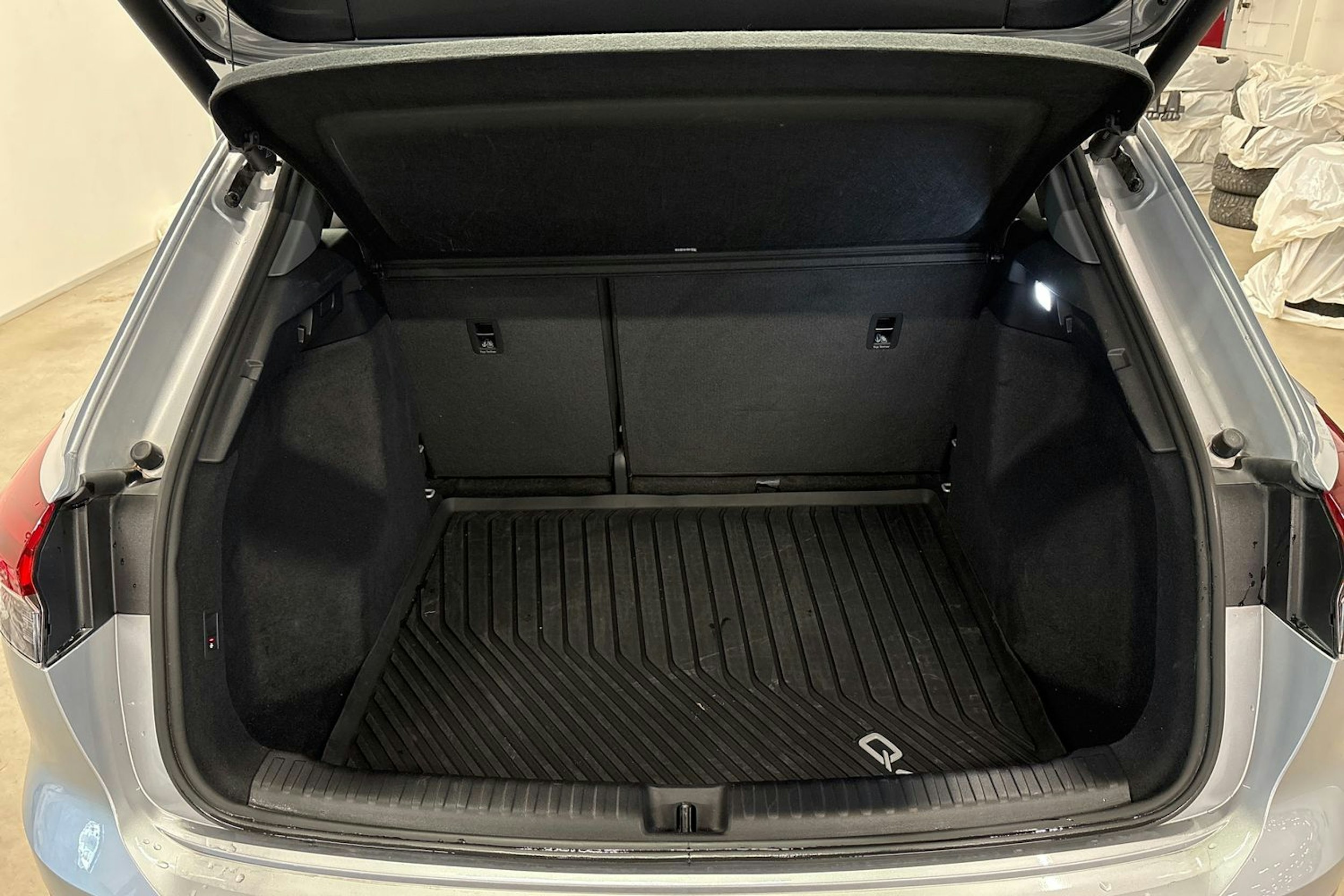 harmaa Audi Q4 e-tron 2024 kuva 15.