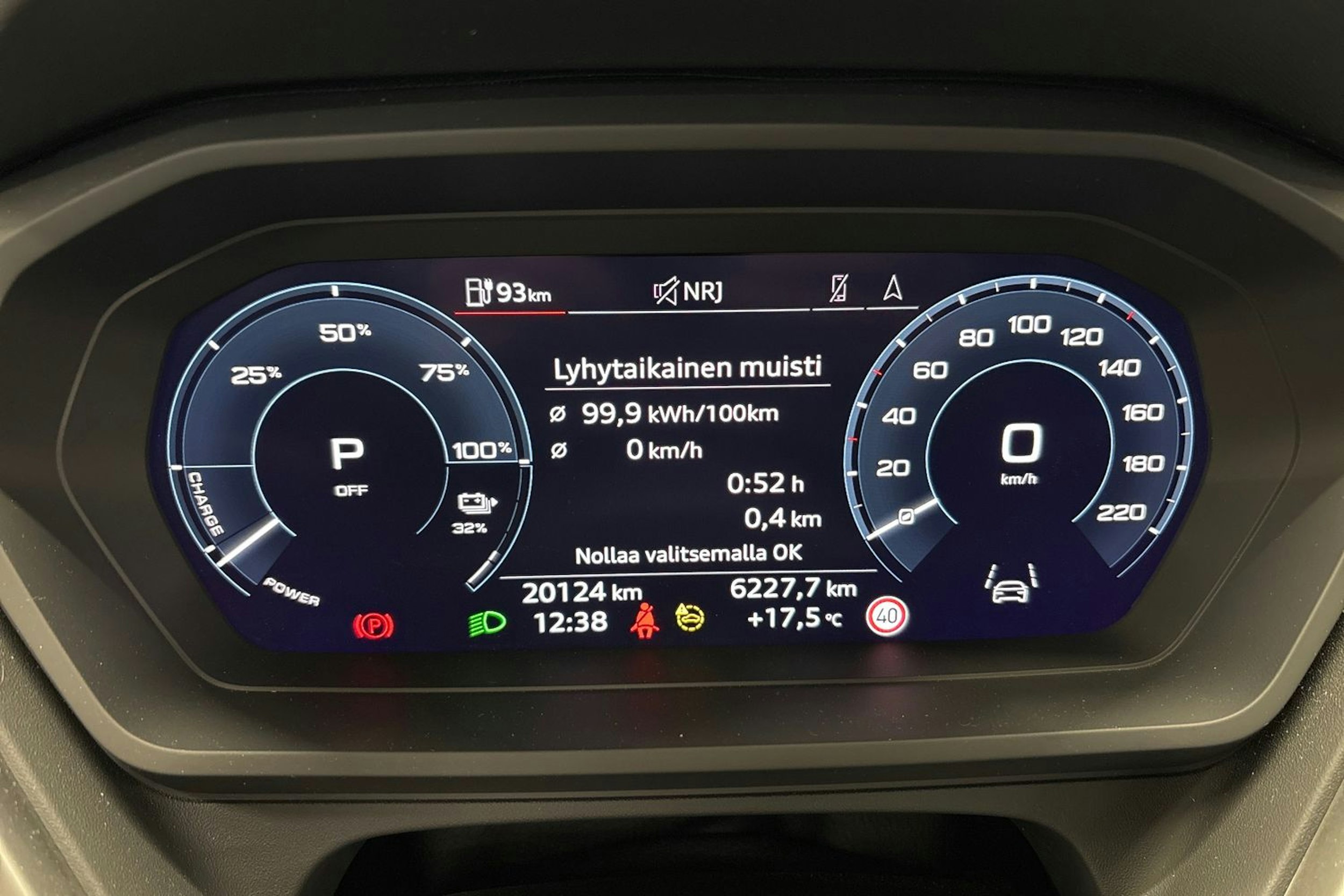 harmaa Audi Q4 e-tron 2024 kuva 18.