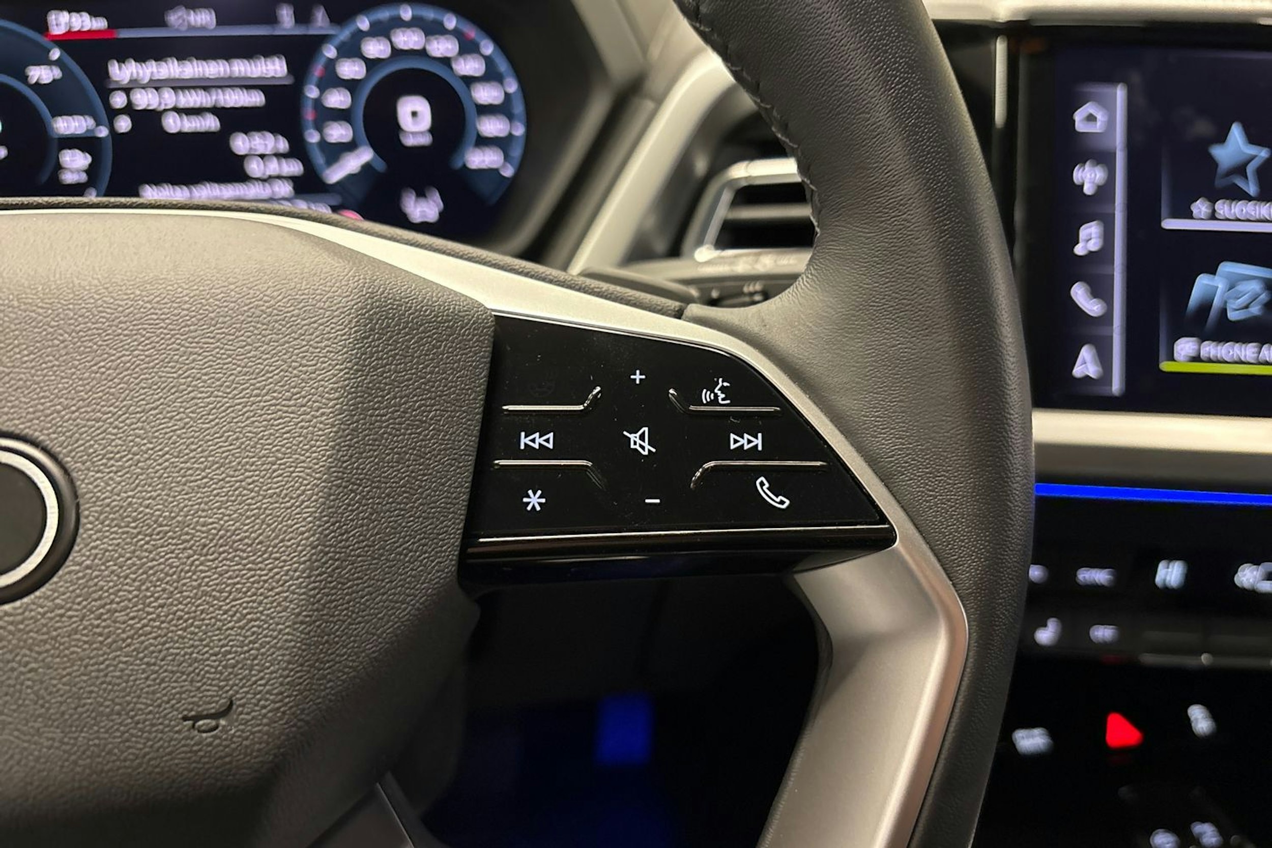 harmaa Audi Q4 e-tron 2024 kuva 20.