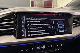 harmaa Audi Q4 e-tron 2024 kuva 26.