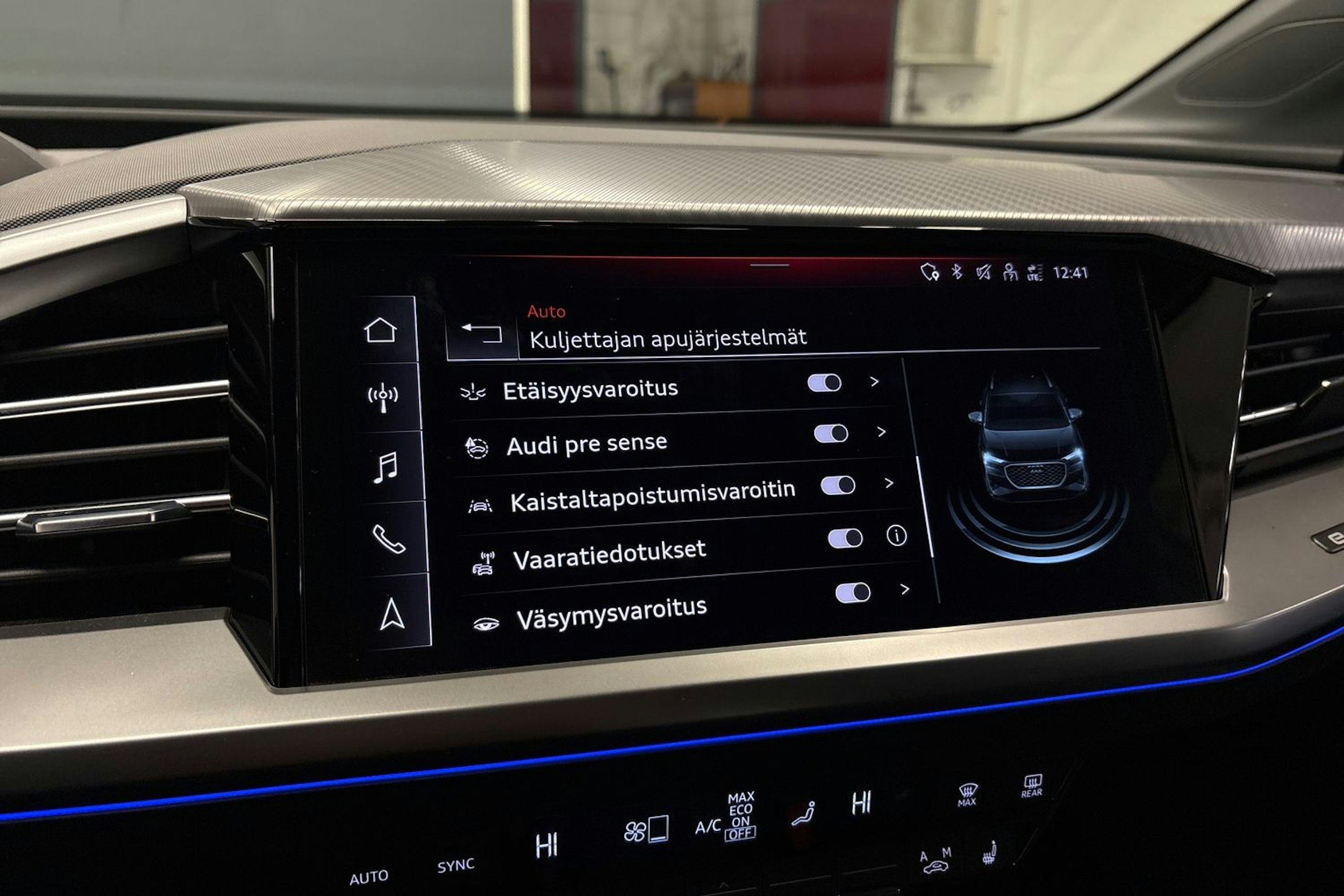 harmaa Audi Q4 e-tron 2024 kuva 27.