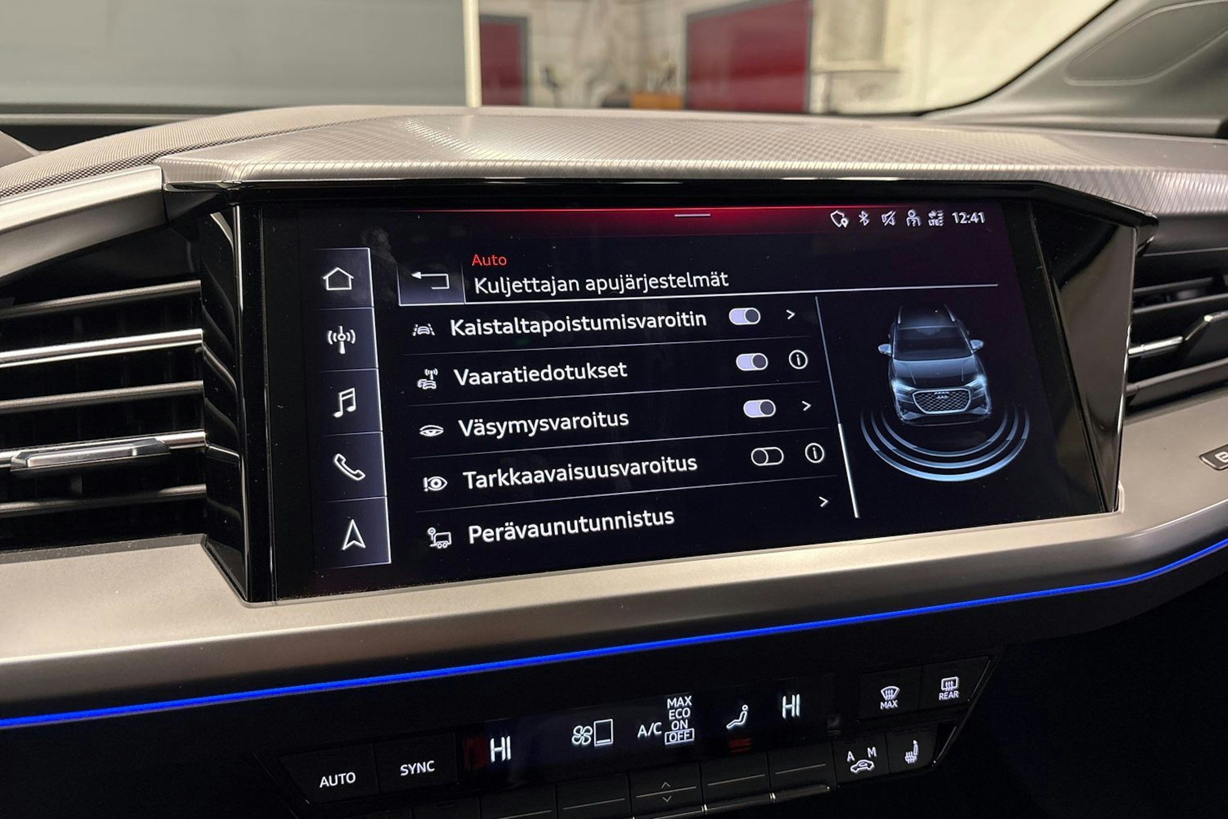 harmaa Audi Q4 e-tron 2024 kuva 28.