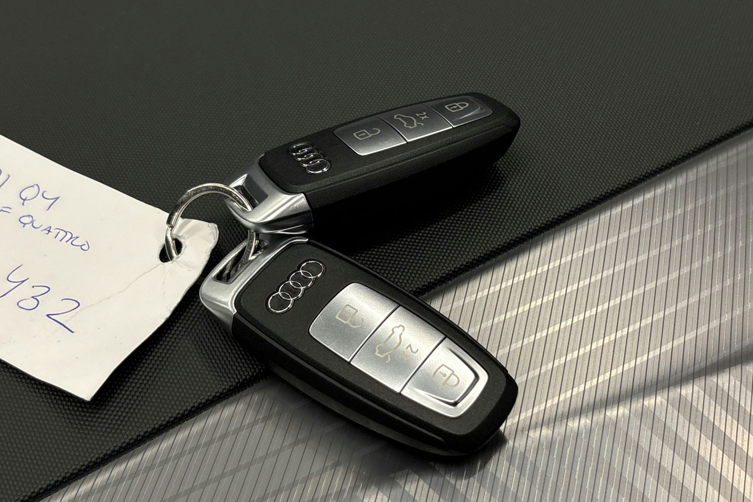 harmaa Audi Q4 e-tron 2024 kuva 31.