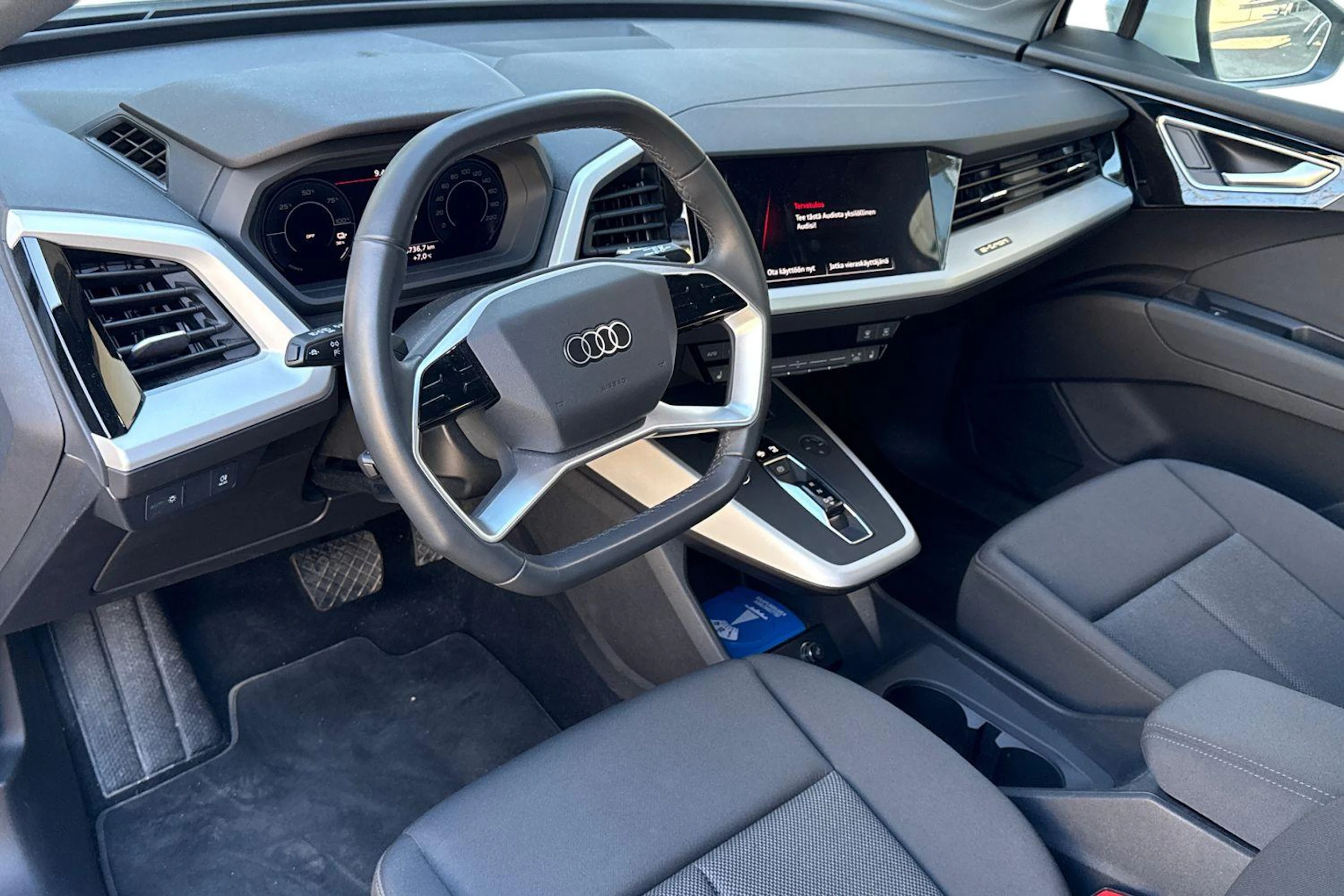 valkoinen Audi Q4 e-tron 2024 kuva 3.