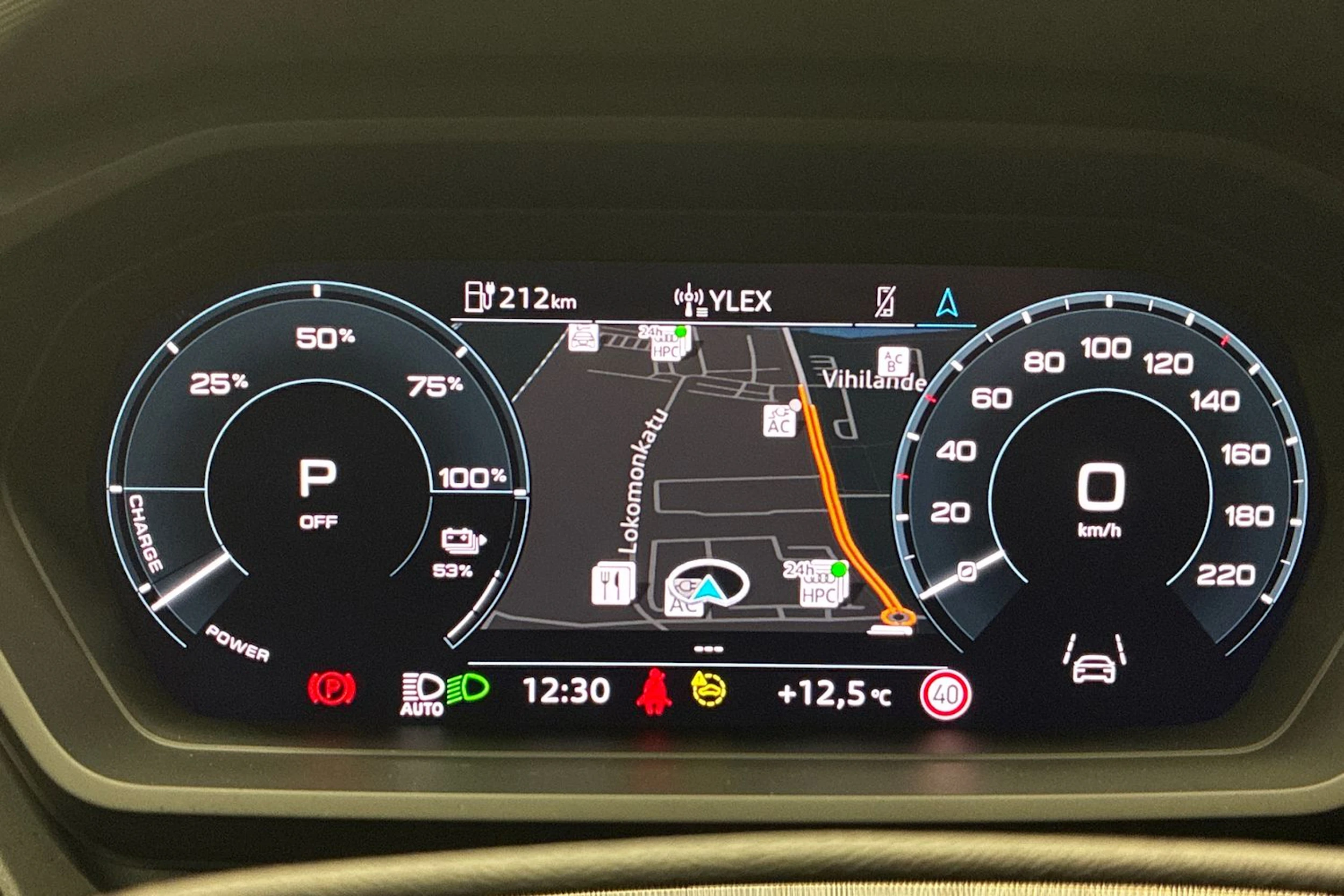 Violetti Audi Q4 e-tron 2024 kuva 13.