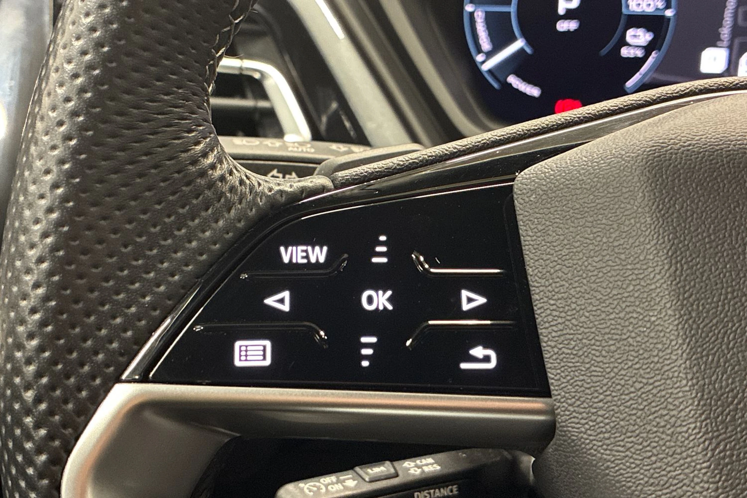 Violetti Audi Q4 e-tron 2024 kuva 14.