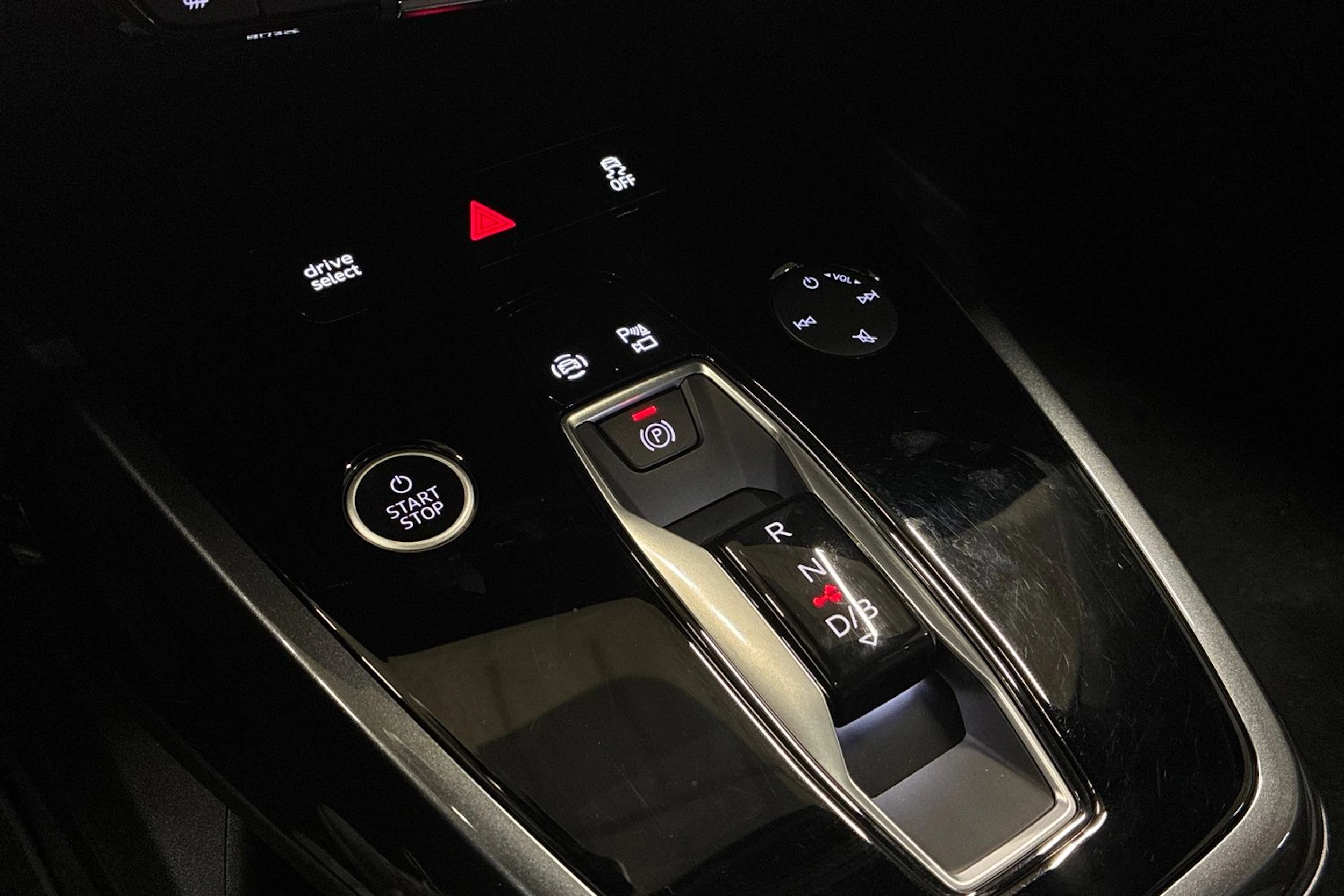 Violetti Audi Q4 e-tron 2024 kuva 19.