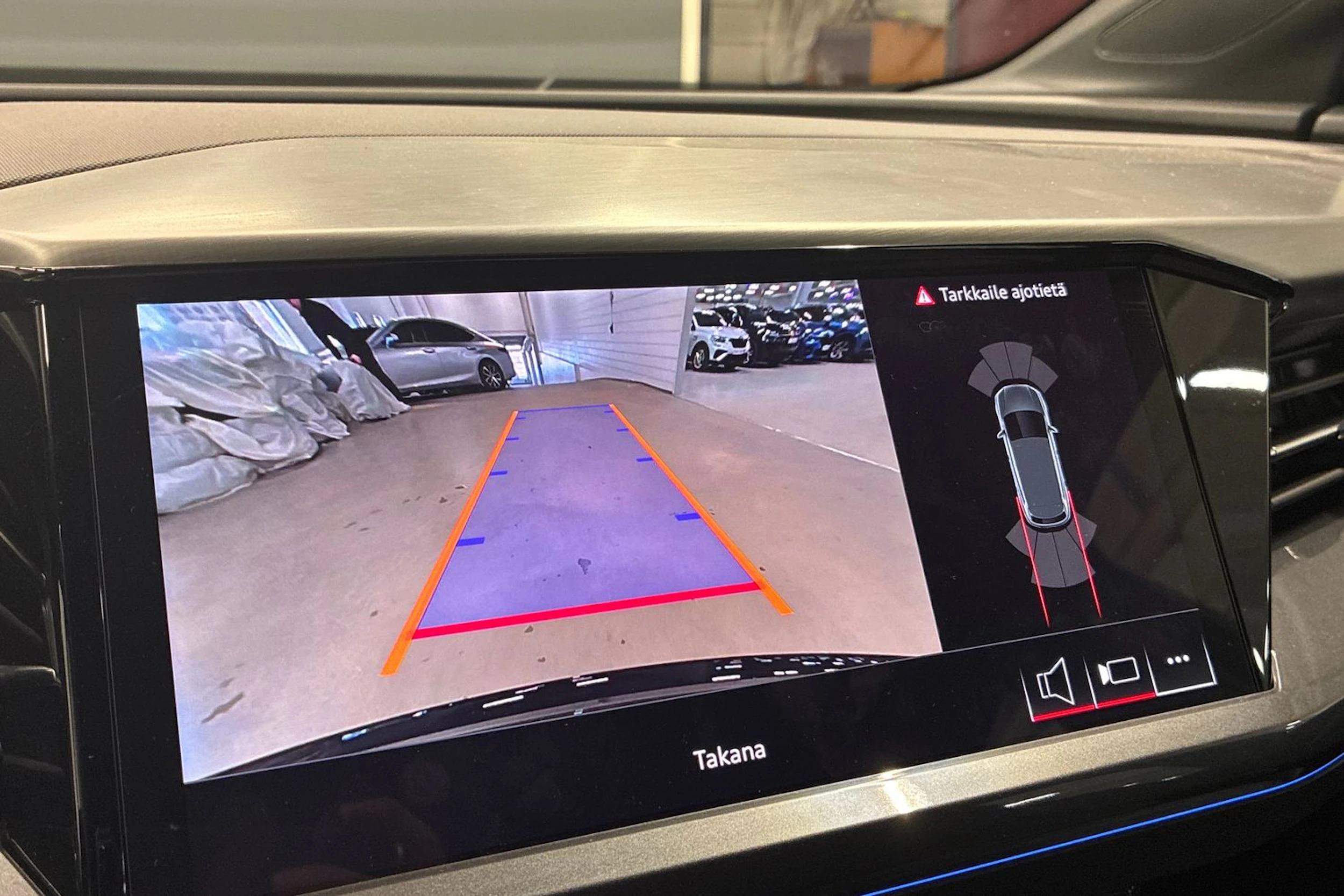 Violetti Audi Q4 e-tron 2024 kuva 23.