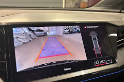 Violetti Audi Q4 e-tron 2024 kuva 23.