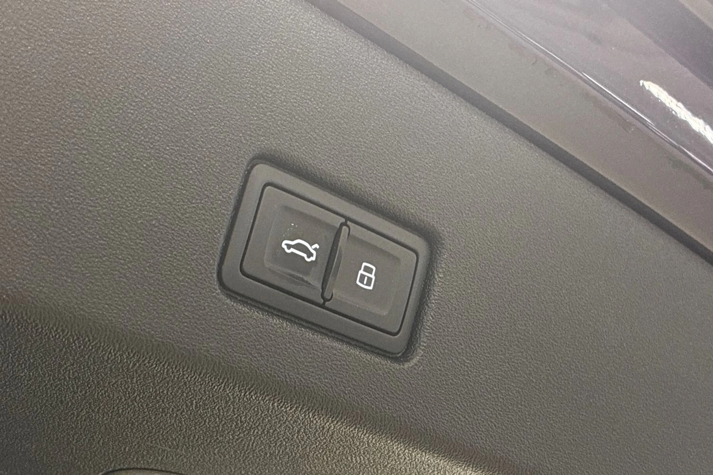 Violetti Audi Q4 e-tron 2024 kuva 25.