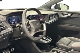 musta Audi Q4 e-tron 2024 kuva 6.