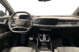 musta Audi Q4 e-tron 2024 kuva 7.