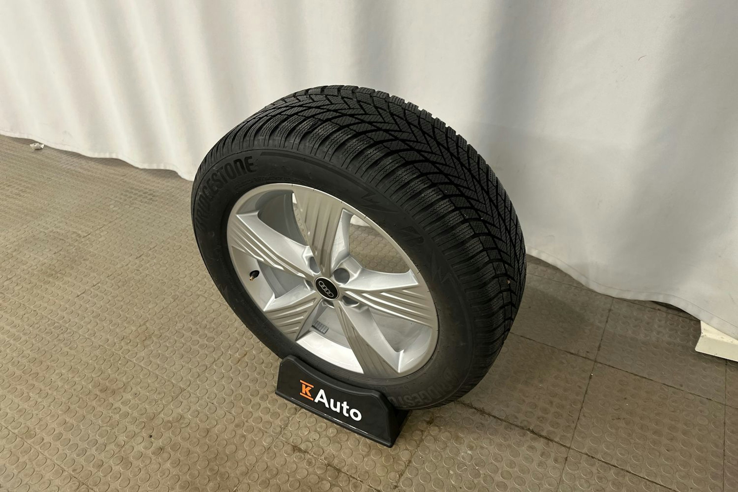 musta Audi Q4 e-tron 2024 kuva 10.