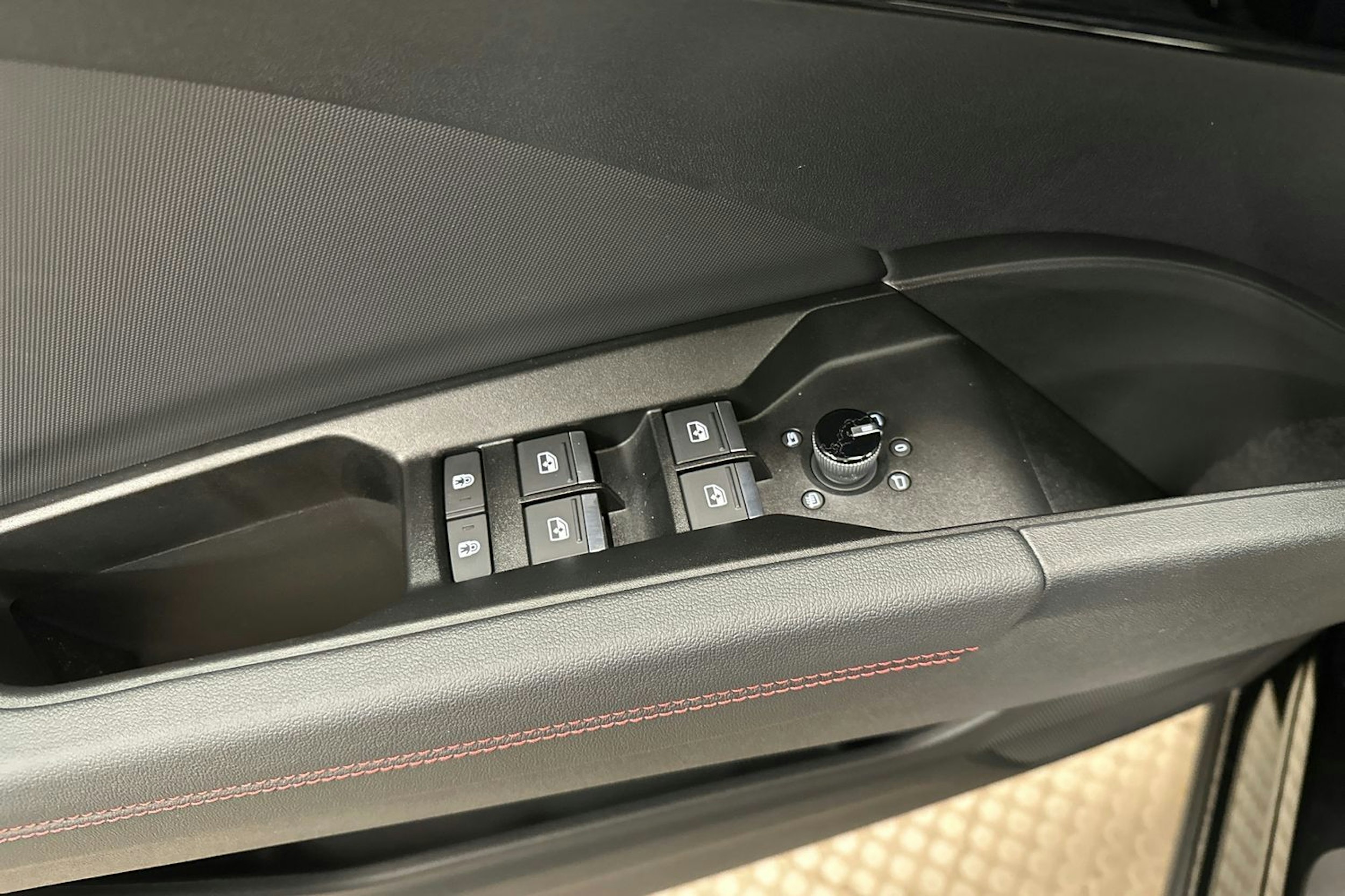 musta Audi Q4 e-tron 2024 kuva 16.