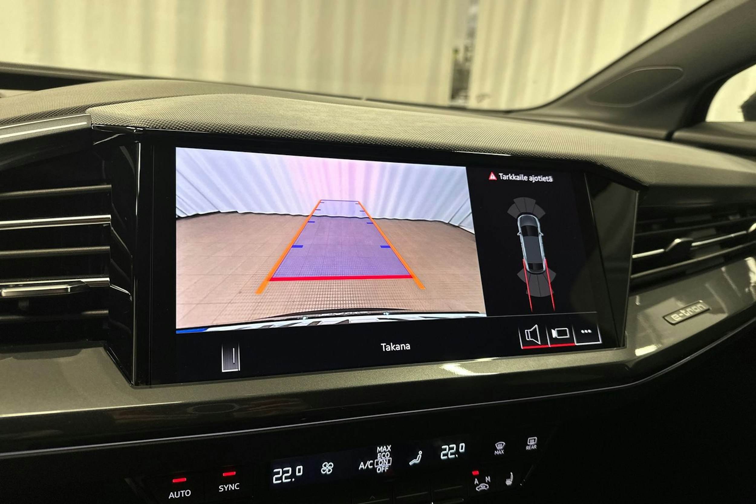 musta Audi Q4 e-tron 2024 kuva 17.