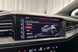 musta Audi Q4 e-tron 2024 kuva 18.