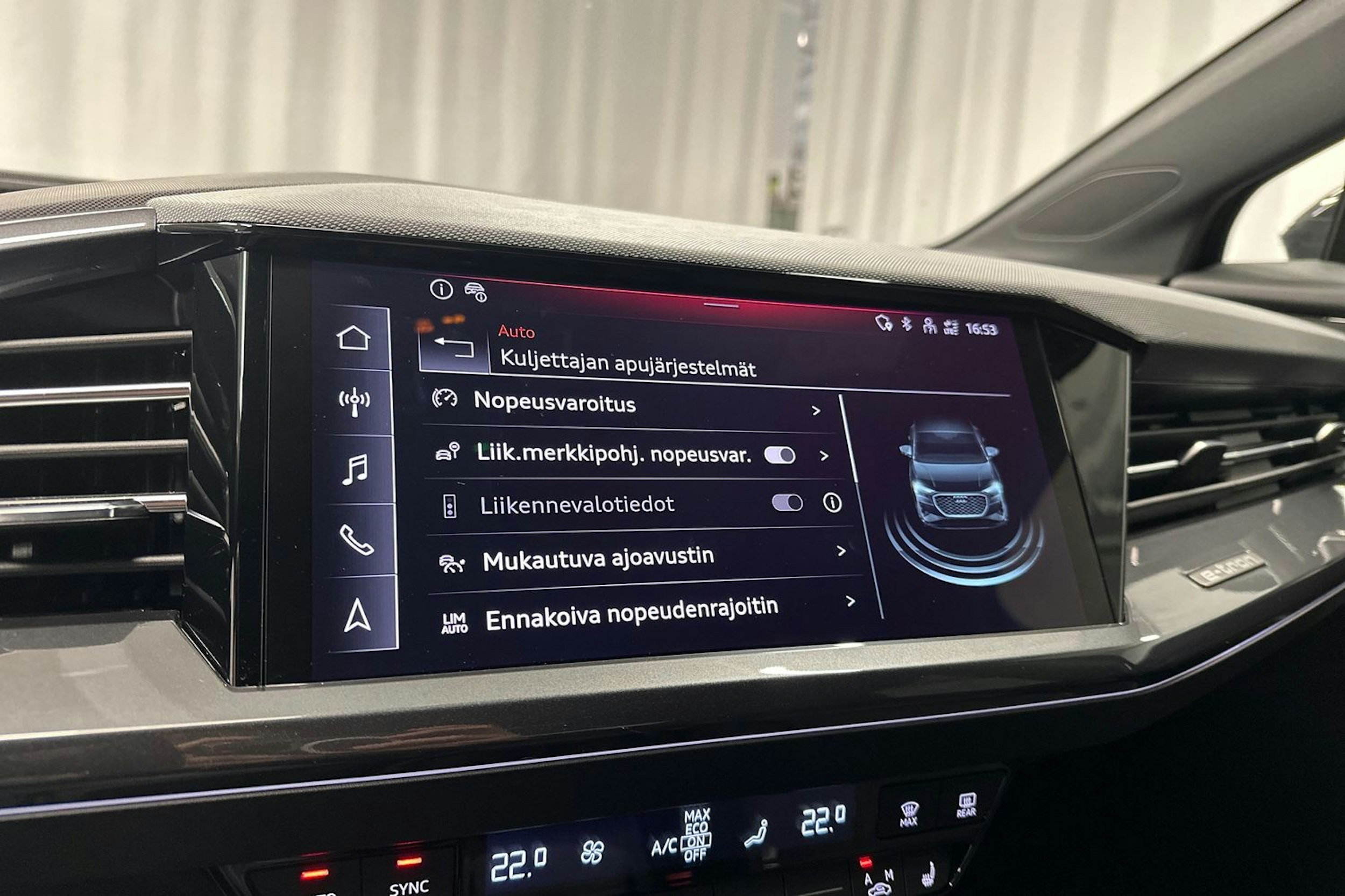 musta Audi Q4 e-tron 2024 kuva 20.