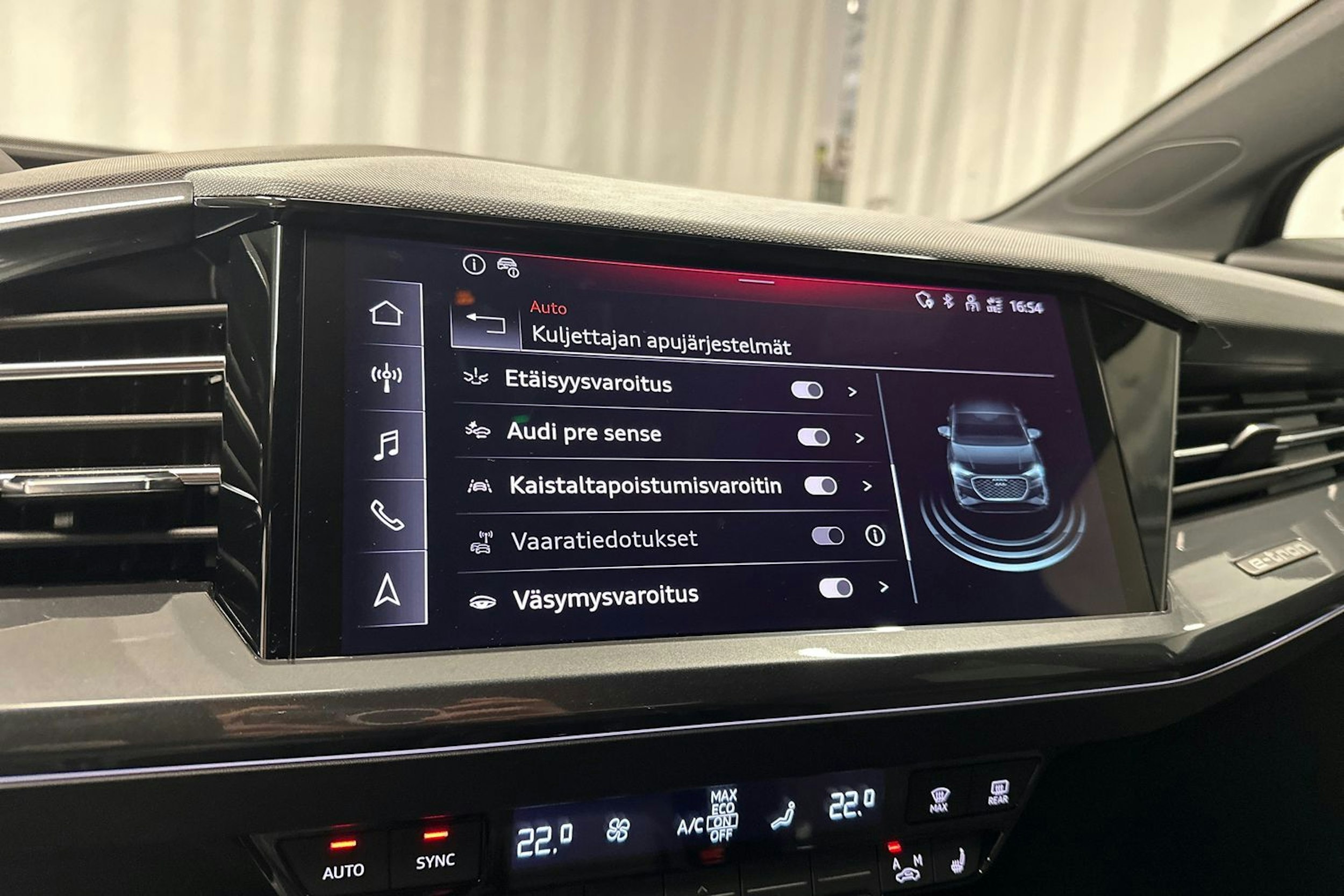 musta Audi Q4 e-tron 2024 kuva 21.