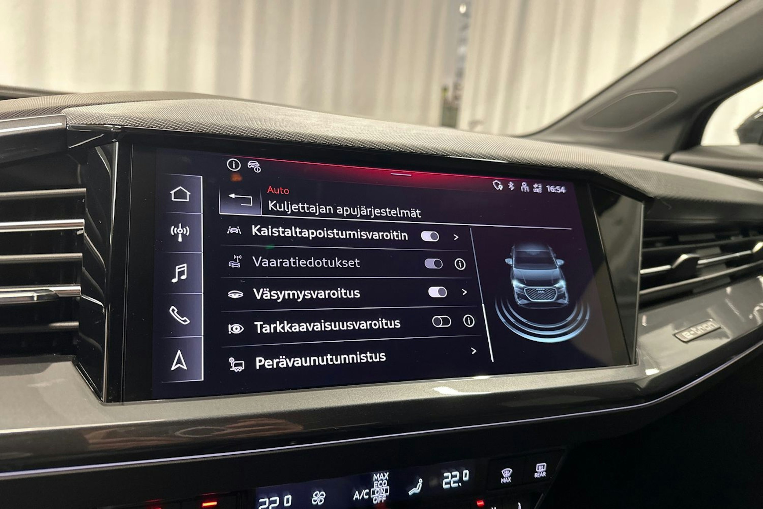 musta Audi Q4 e-tron 2024 kuva 22.