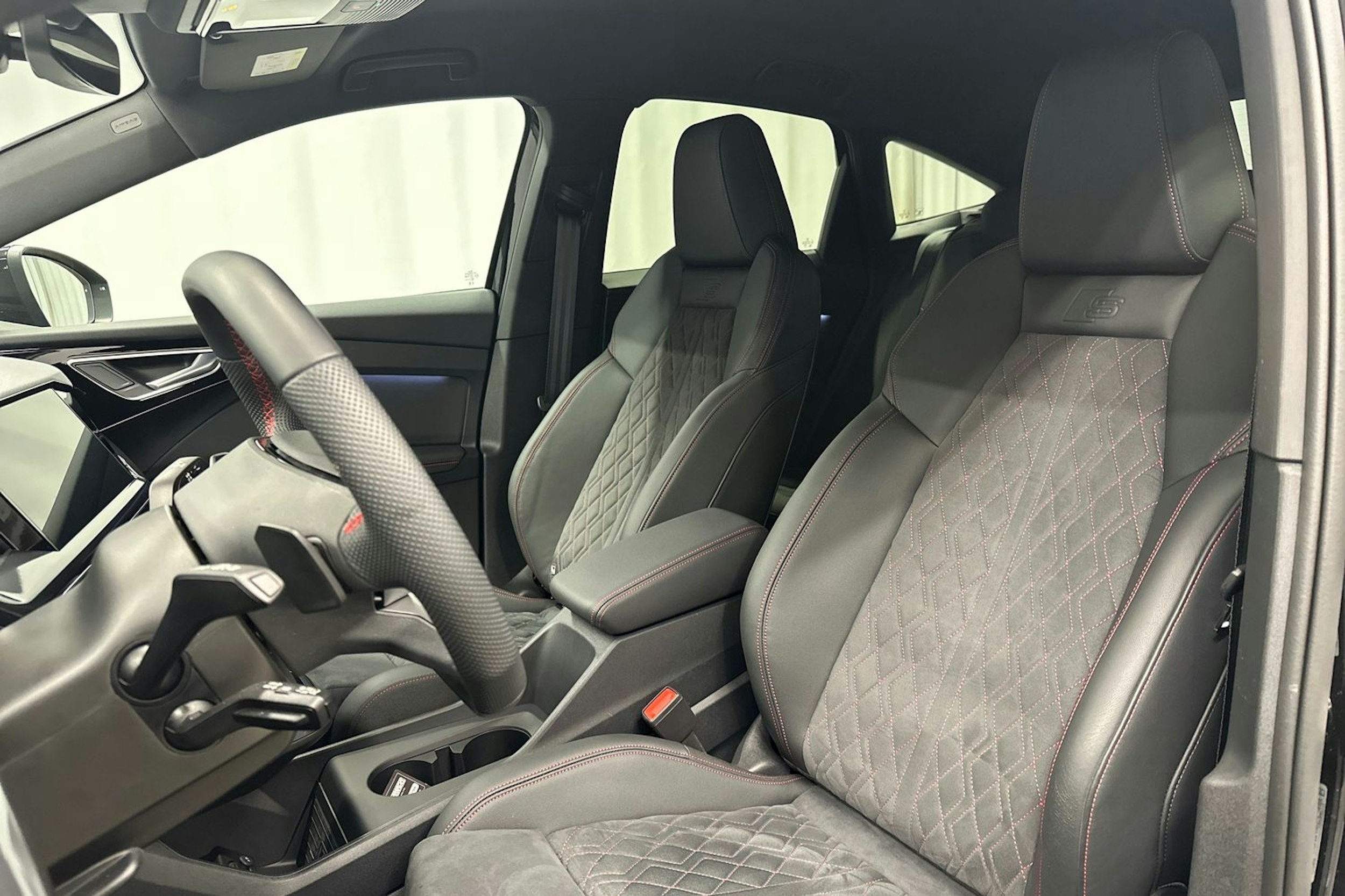musta Audi Q4 e-tron 2024 kuva 27.