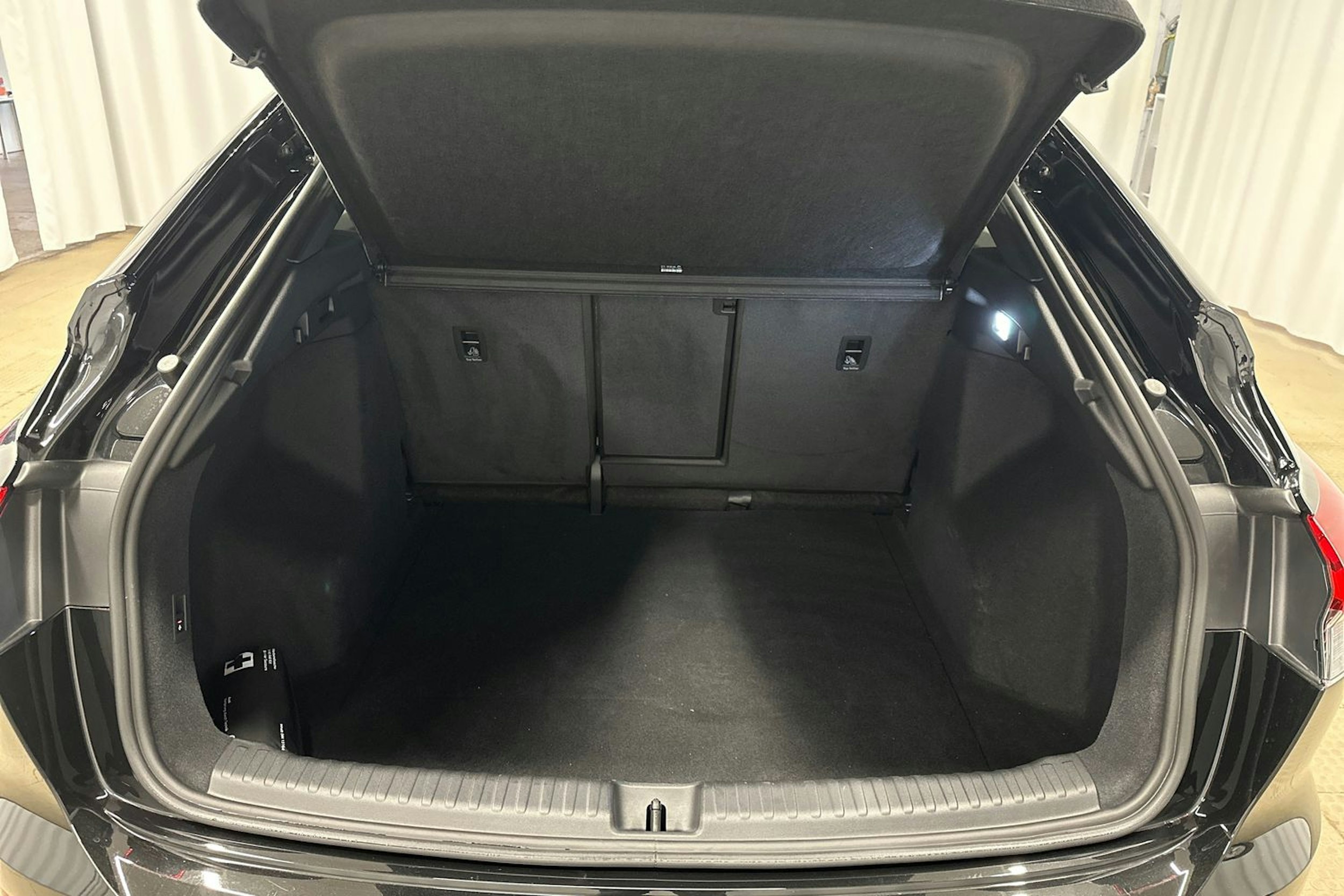 musta Audi Q4 e-tron 2024 kuva 28.