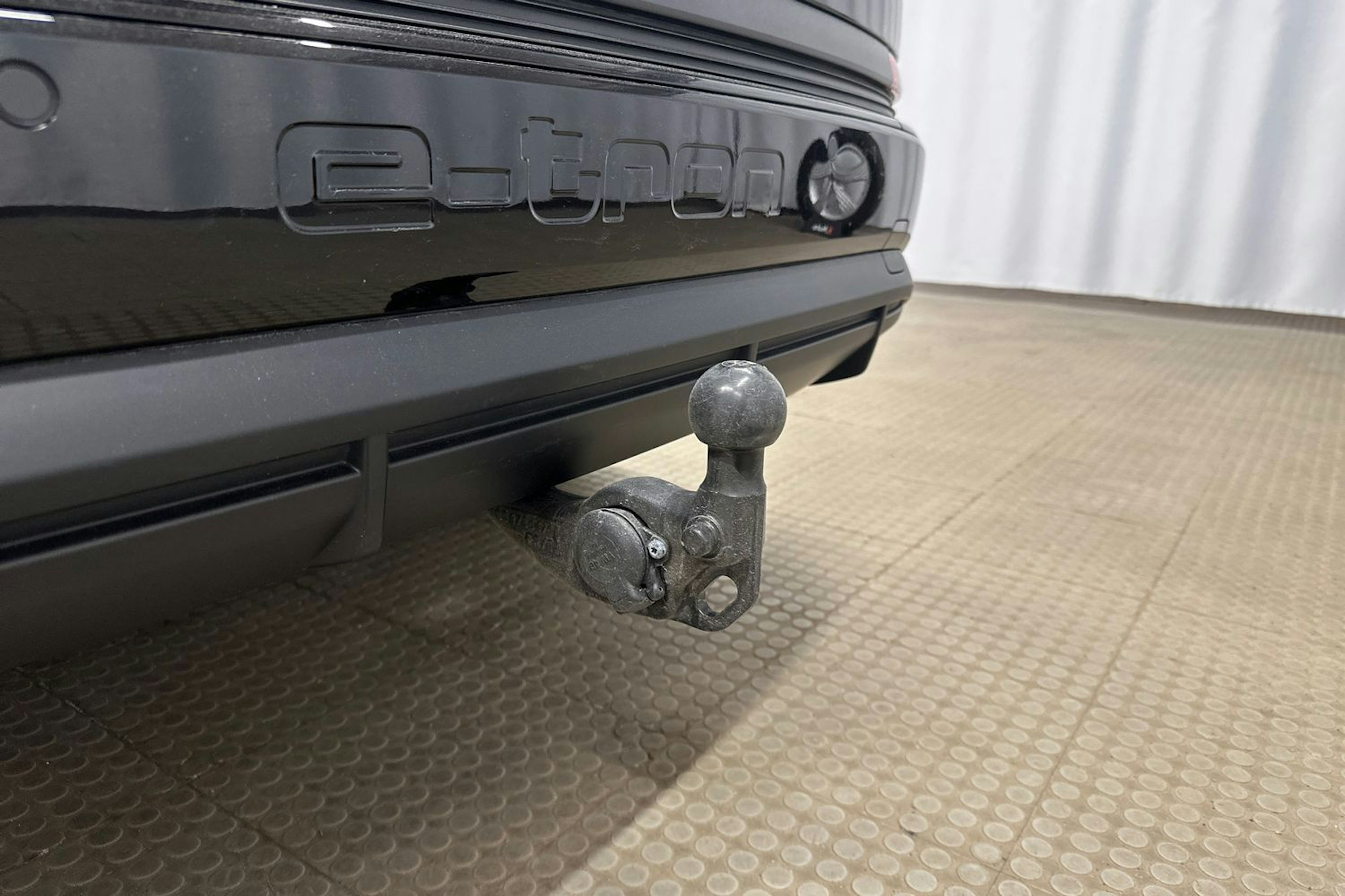 musta Audi Q4 e-tron 2024 kuva 31.