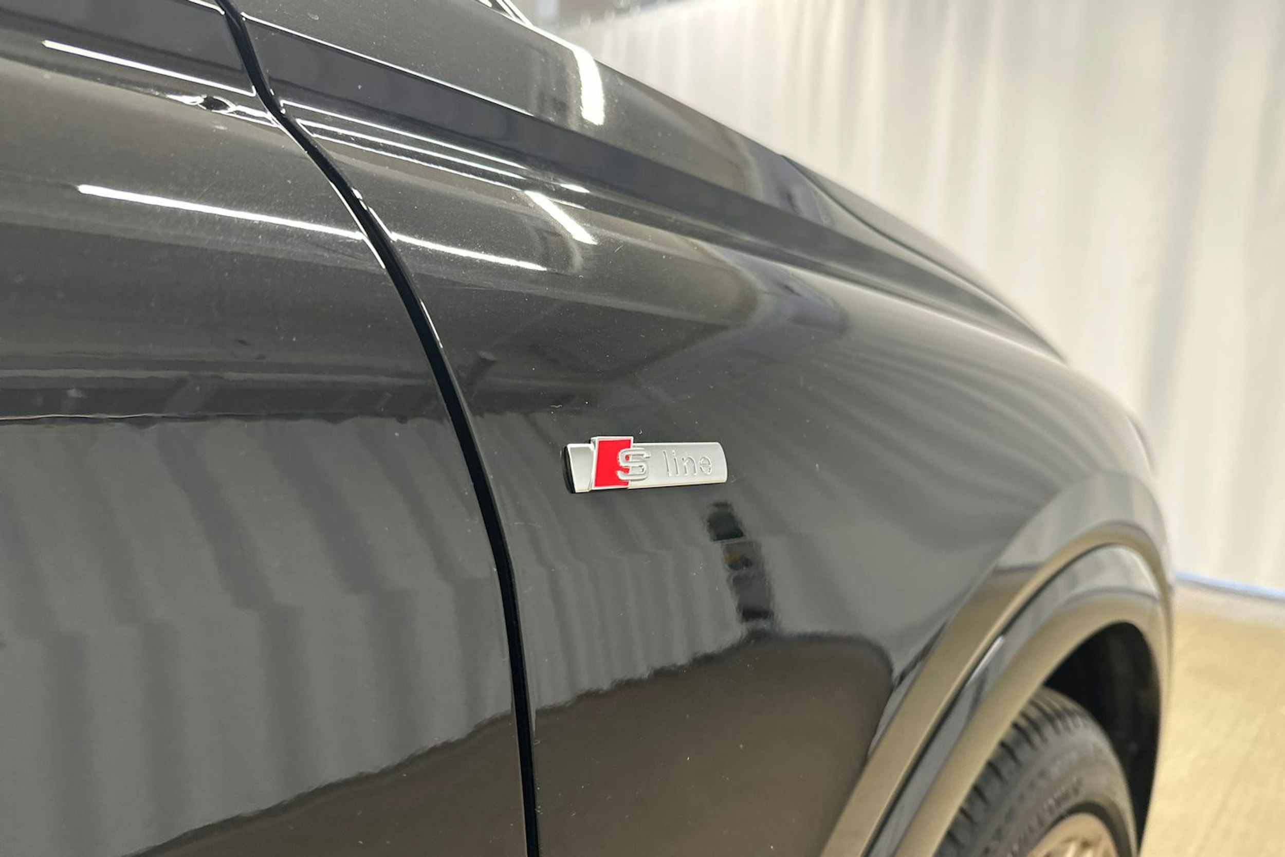 musta Audi Q4 e-tron 2024 kuva 33.