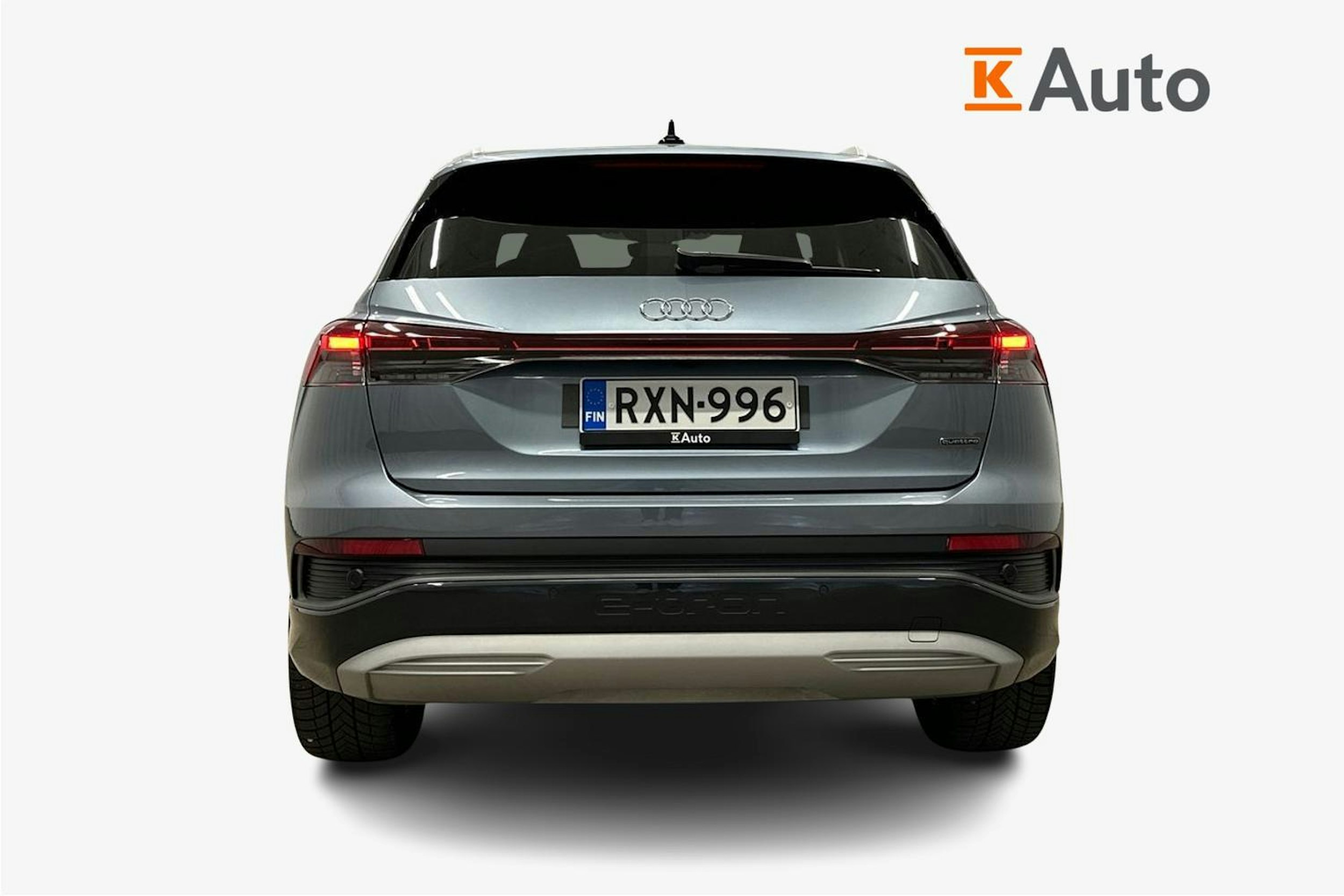 sininen Audi Q4 e-tron 2024 kuva 3.