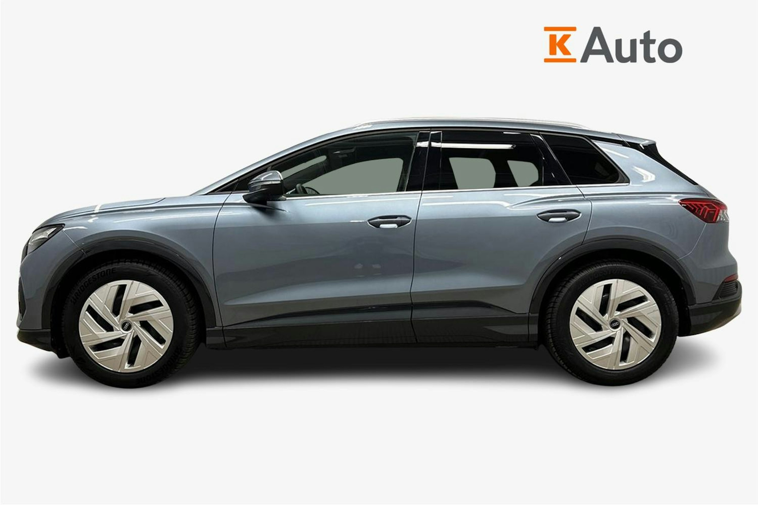 sininen Audi Q4 e-tron 2024 kuva 5.