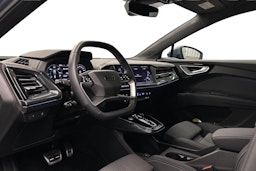 sininen Audi Q4 e-tron 2024 kuva 6.