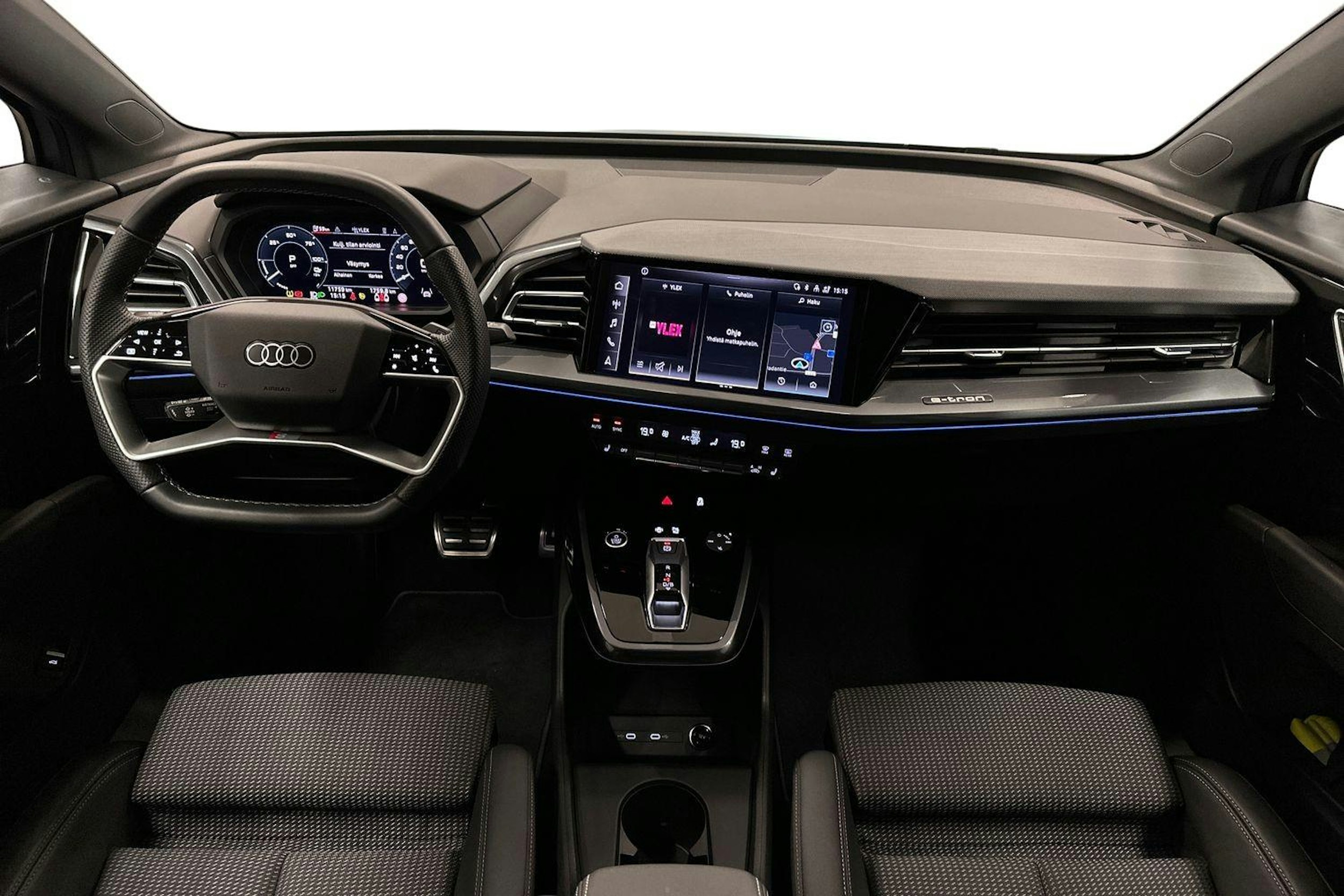 sininen Audi Q4 e-tron 2024 kuva 7.