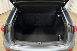 sininen Audi Q4 e-tron 2024 kuva 13.