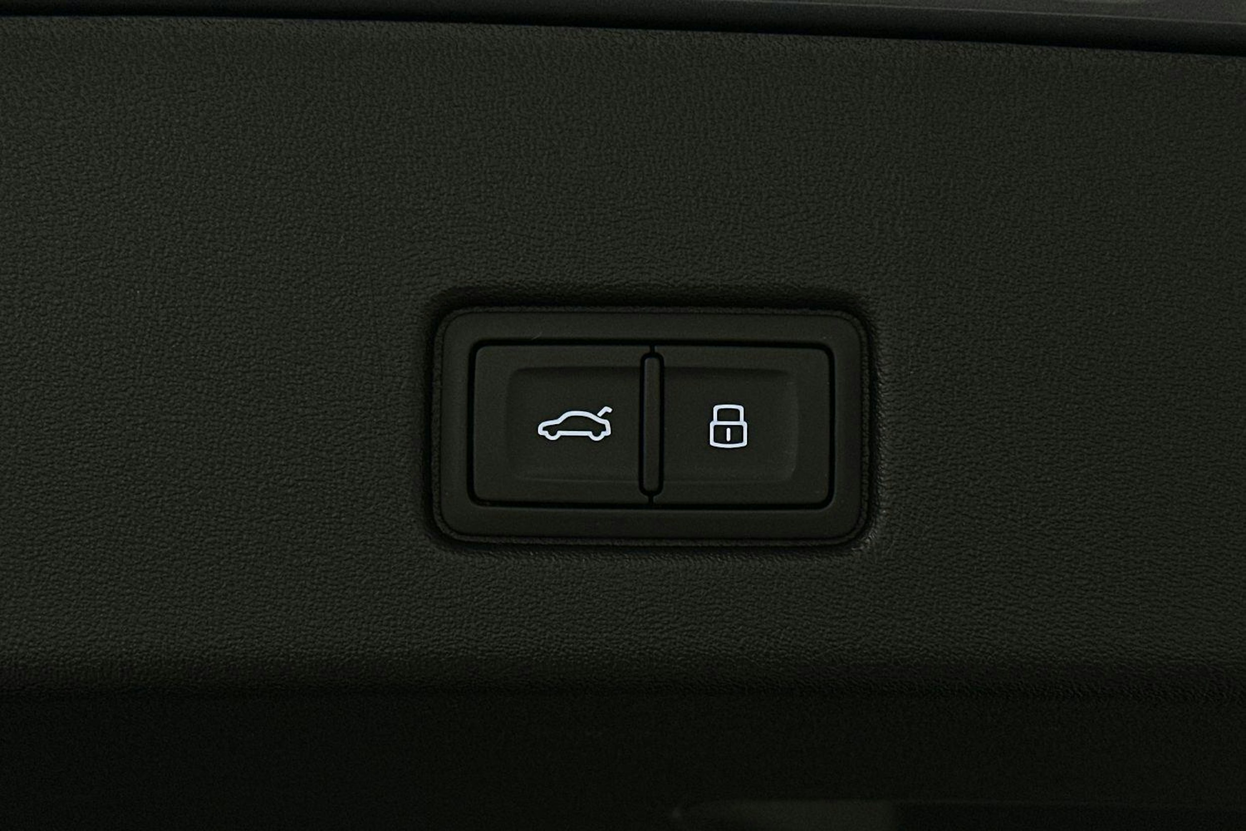 sininen Audi Q4 e-tron 2024 kuva 14.