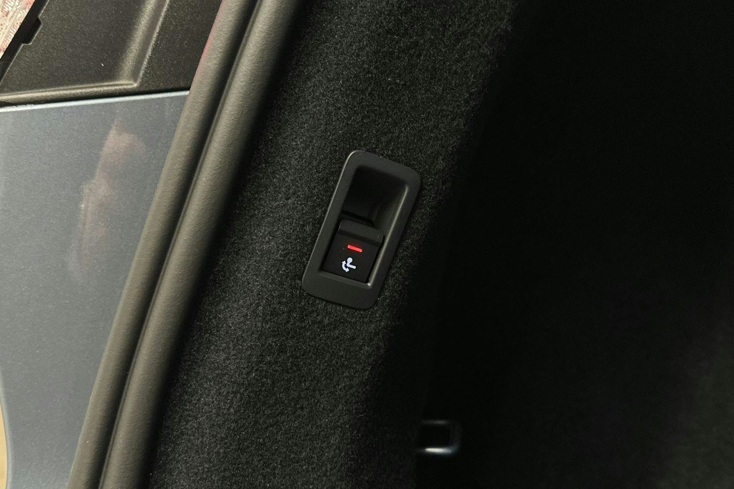 sininen Audi Q4 e-tron 2024 kuva 15.