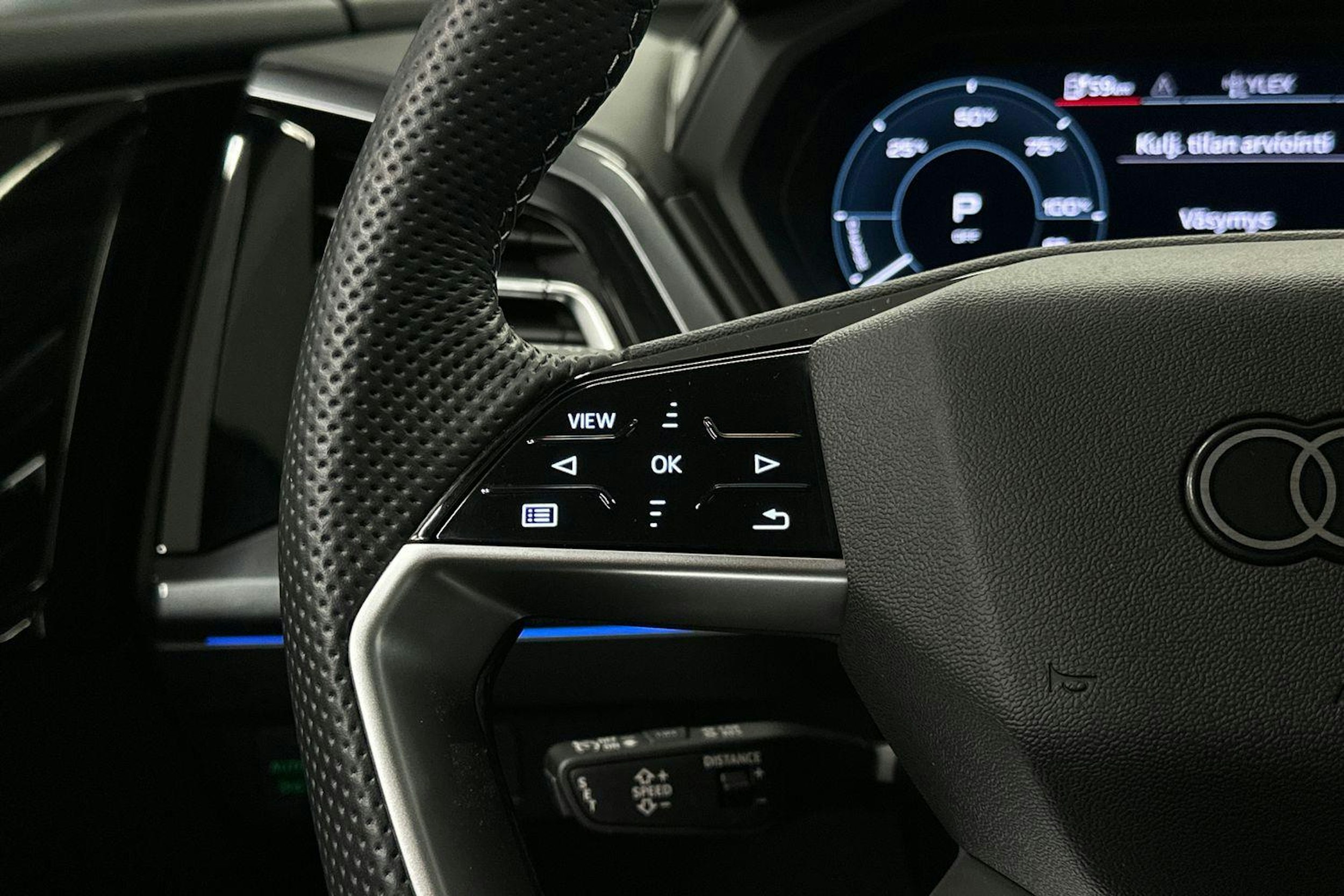 sininen Audi Q4 e-tron 2024 kuva 16.