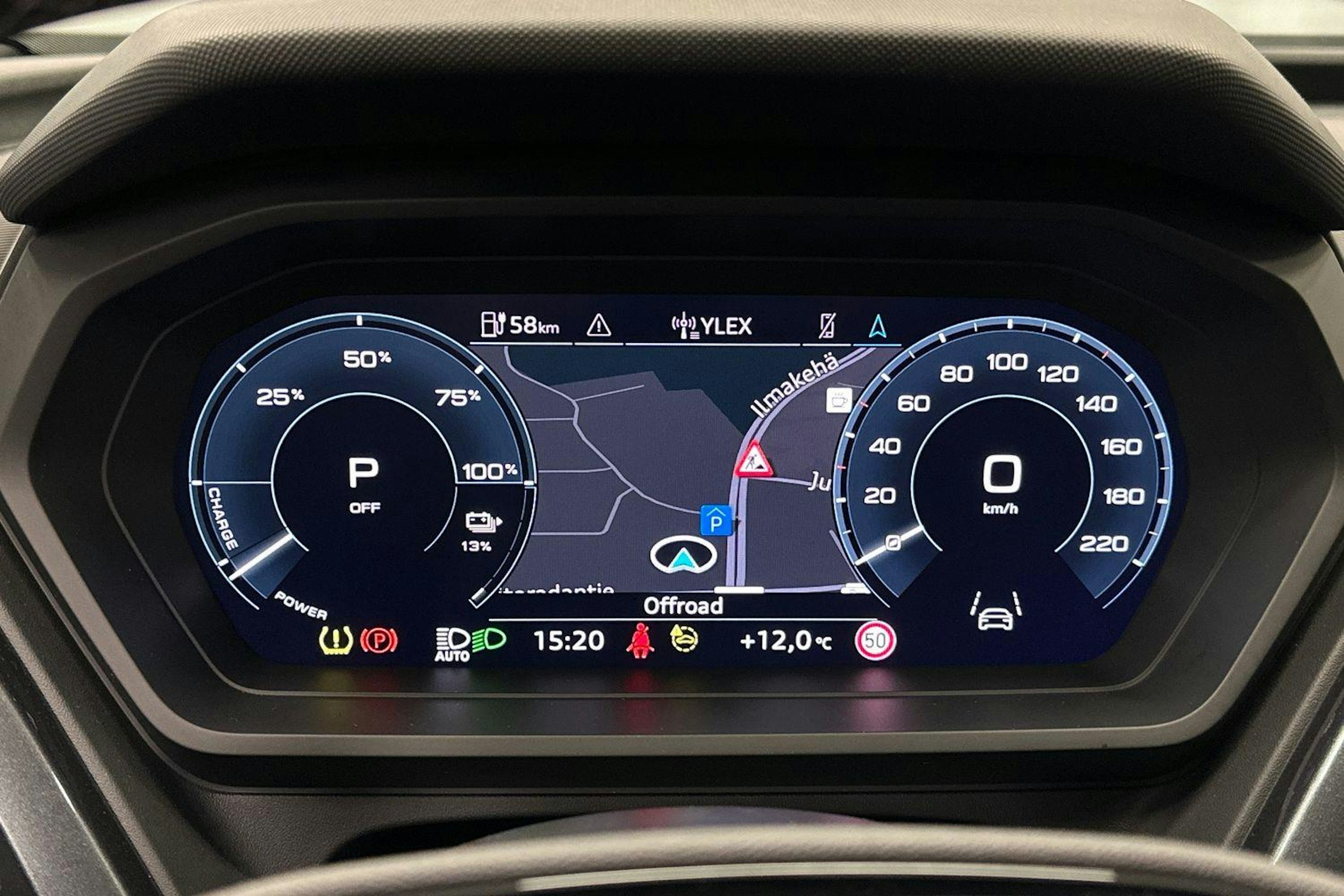sininen Audi Q4 e-tron 2024 kuva 18.