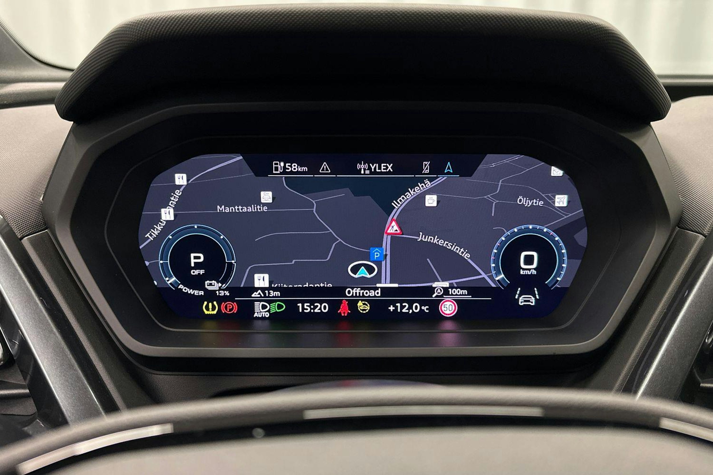 sininen Audi Q4 e-tron 2024 kuva 19.