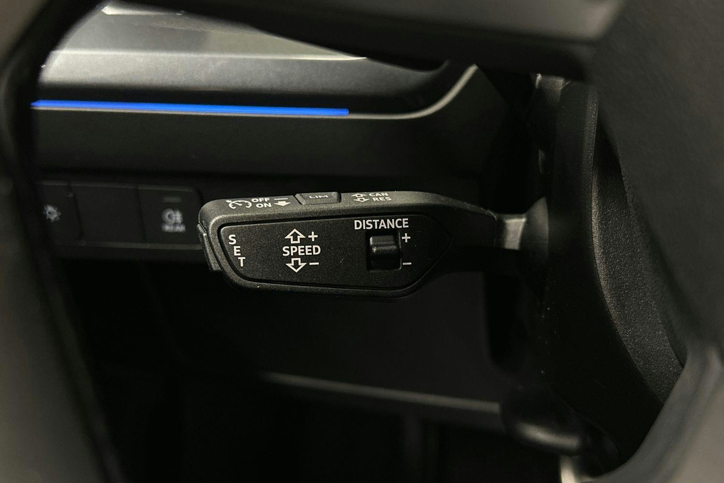 sininen Audi Q4 e-tron 2024 kuva 20.