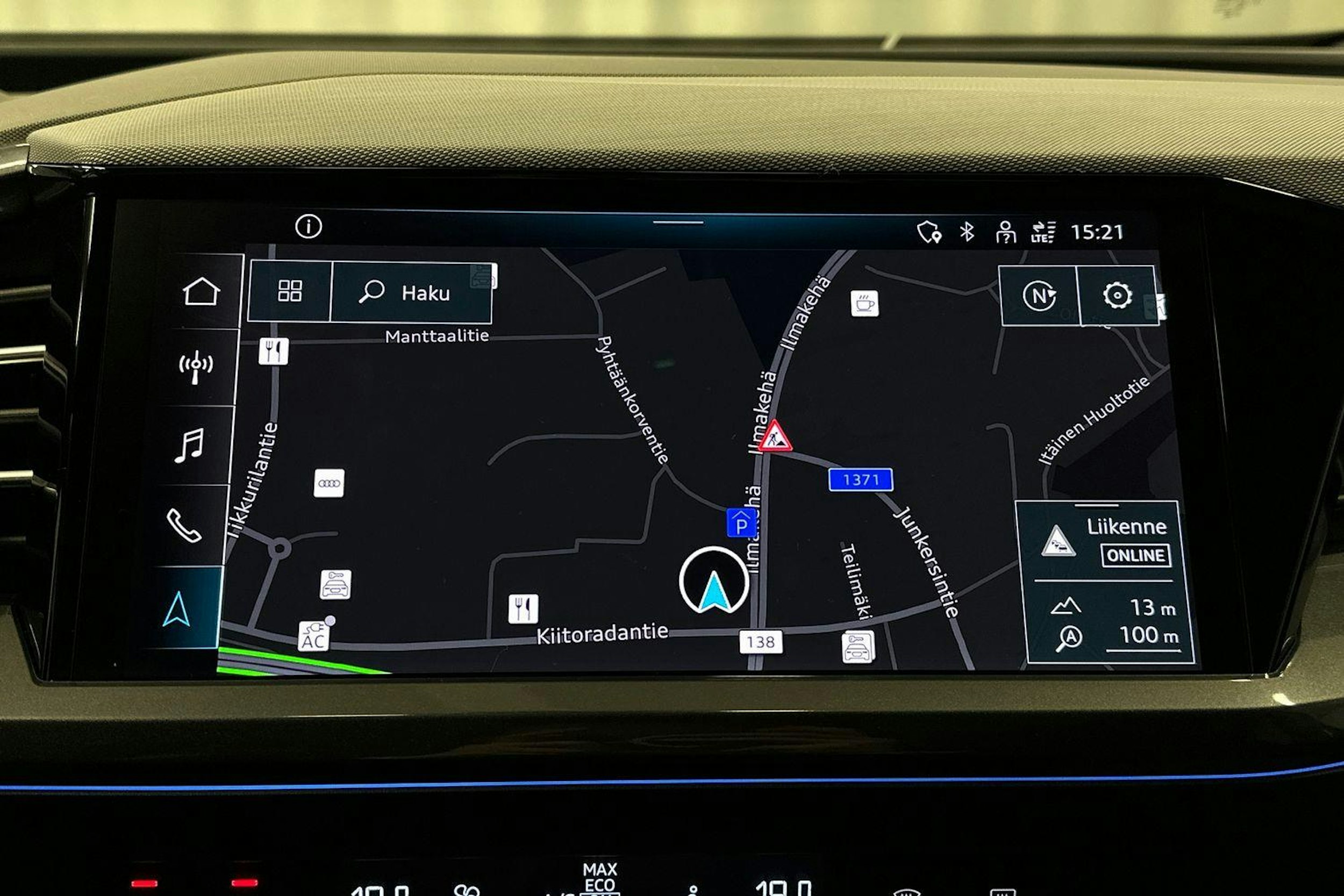 sininen Audi Q4 e-tron 2024 kuva 21.