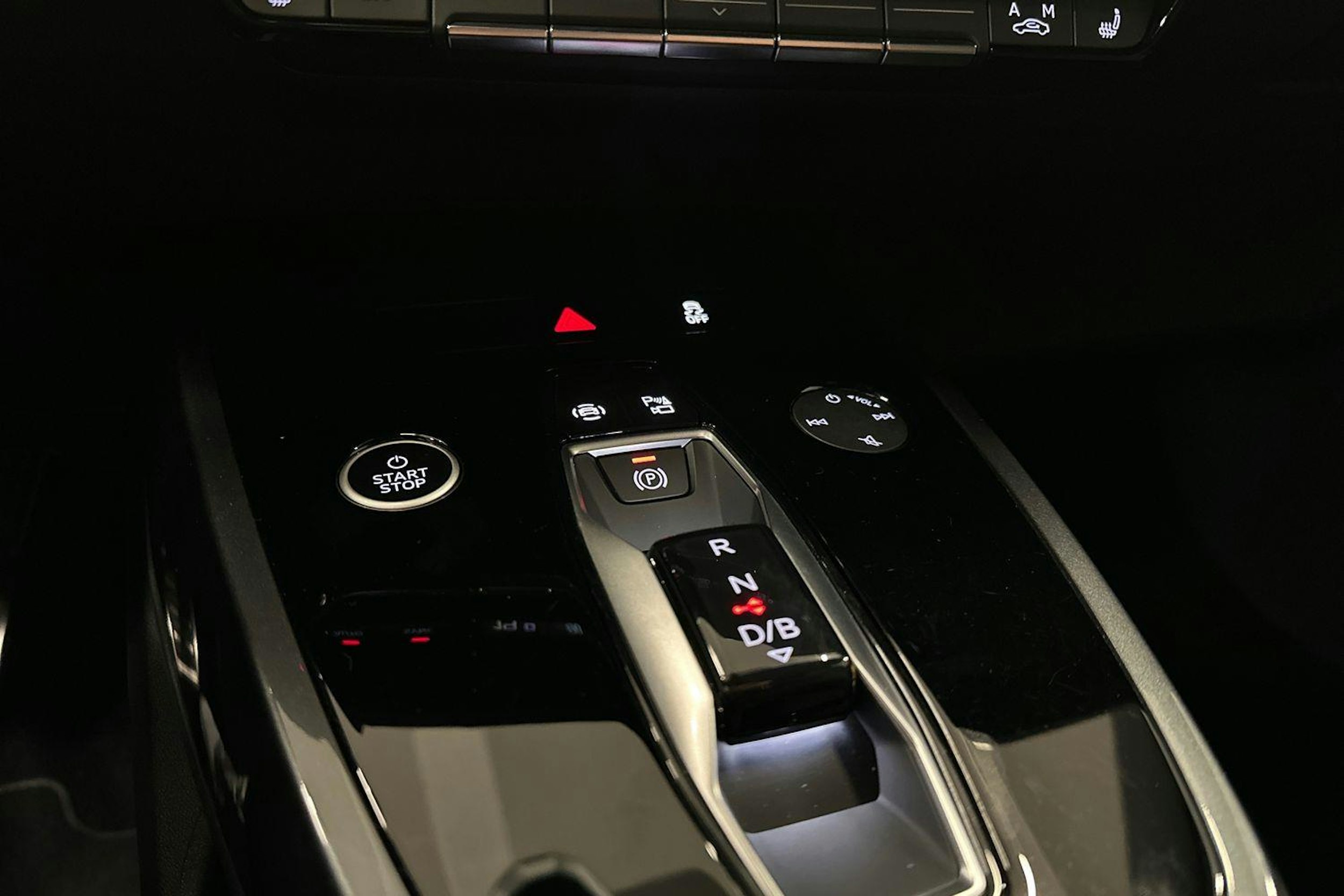 sininen Audi Q4 e-tron 2024 kuva 22.