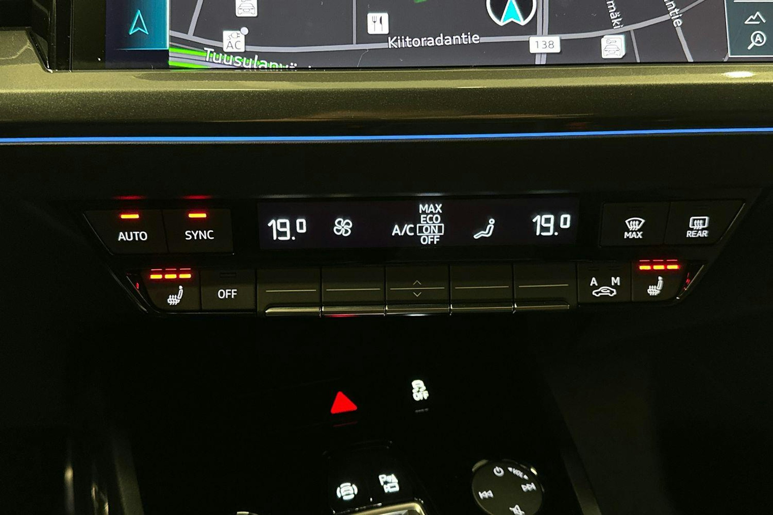 sininen Audi Q4 e-tron 2024 kuva 23.